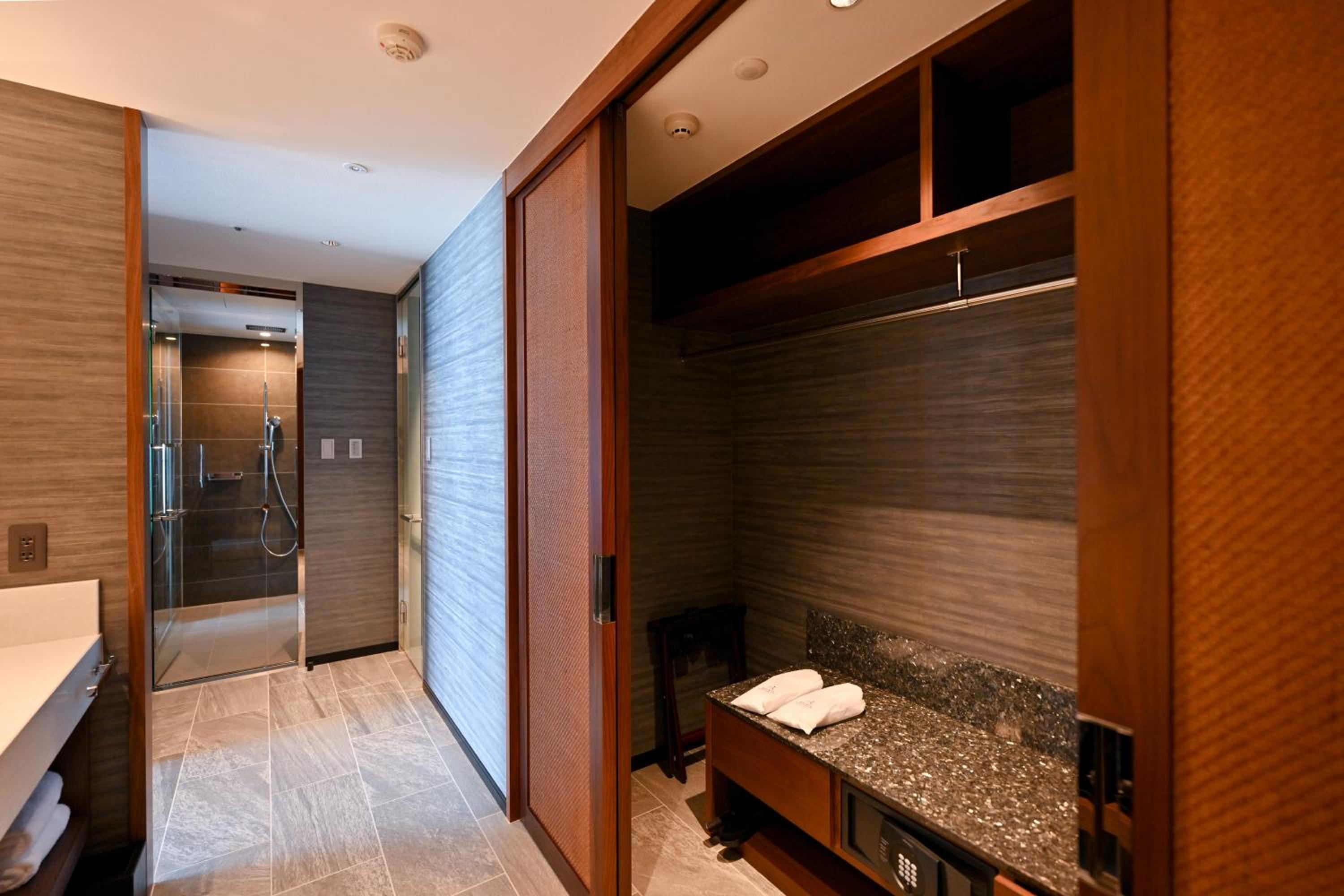 Royal Suite Twin - Photo 5