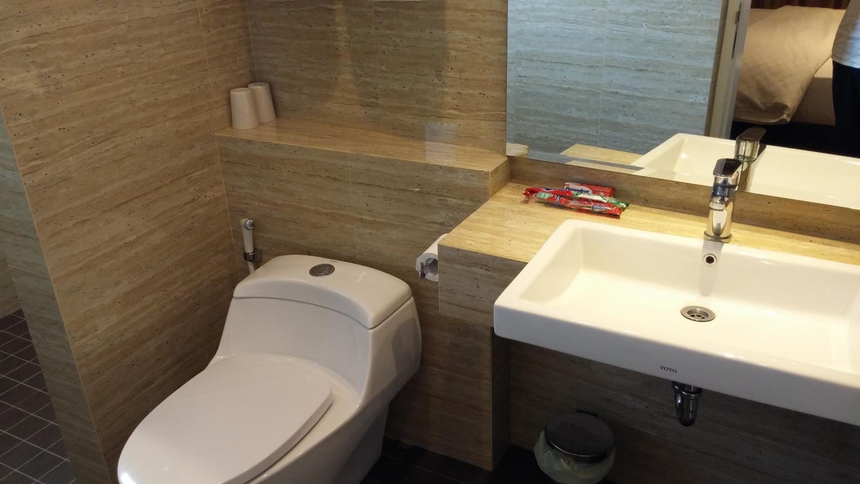 Budget Double Room (BUDGET DELUXE QUEEN -- ROOM ONLY --) photo 3