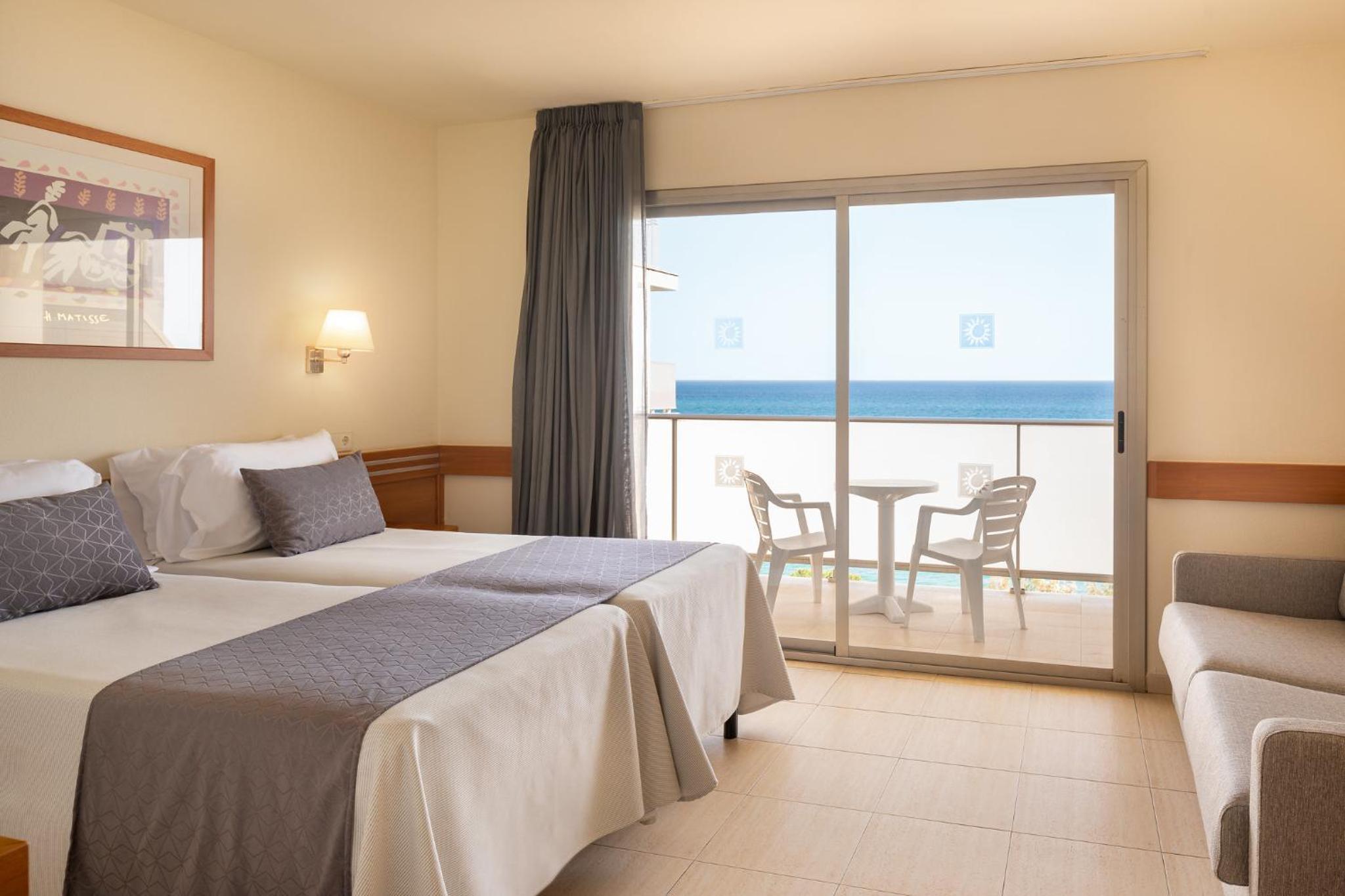 Habitación Triple con Vista al Mar (3 Adultos)