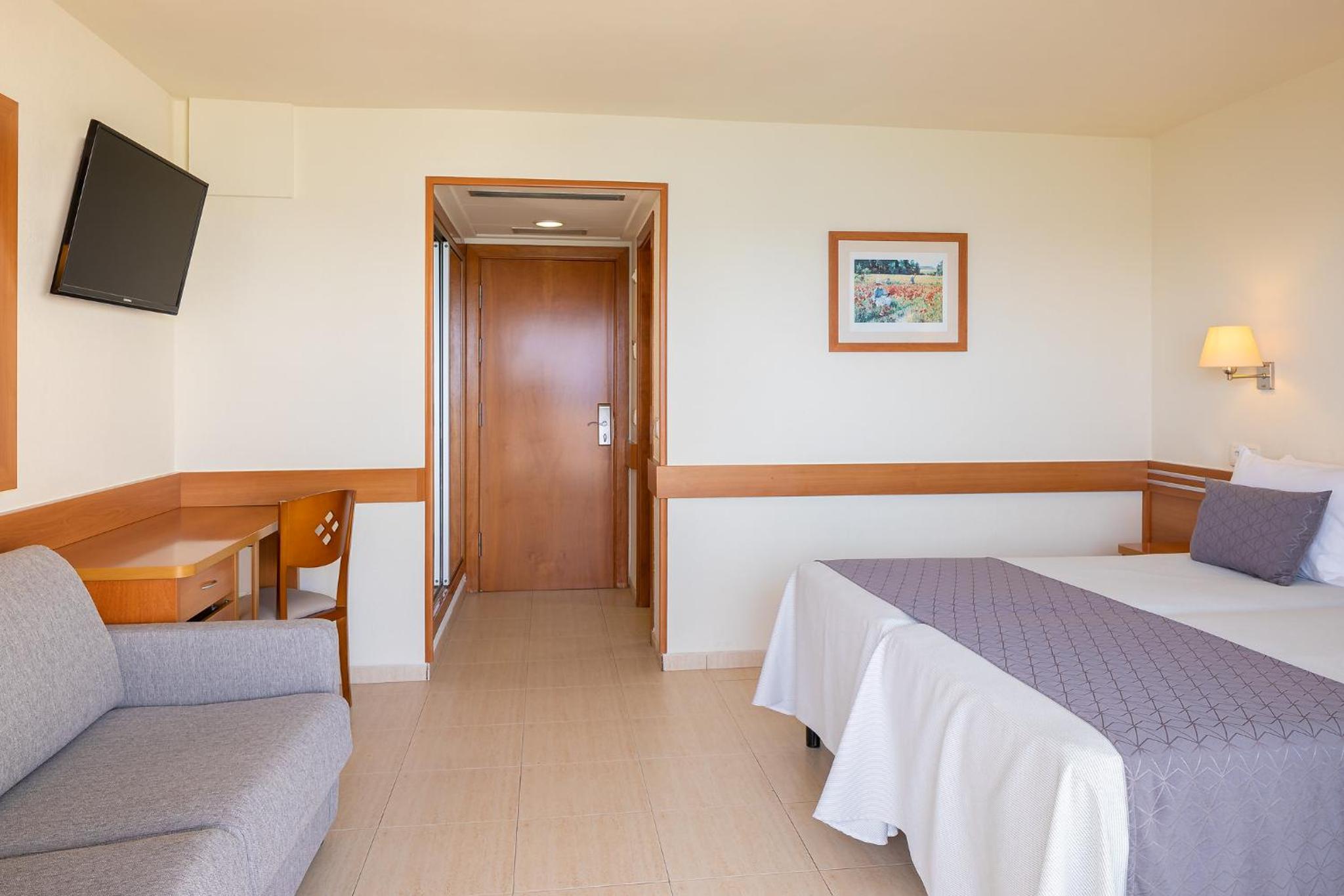 Triple Room with Sea View (3 Adults) photo 2