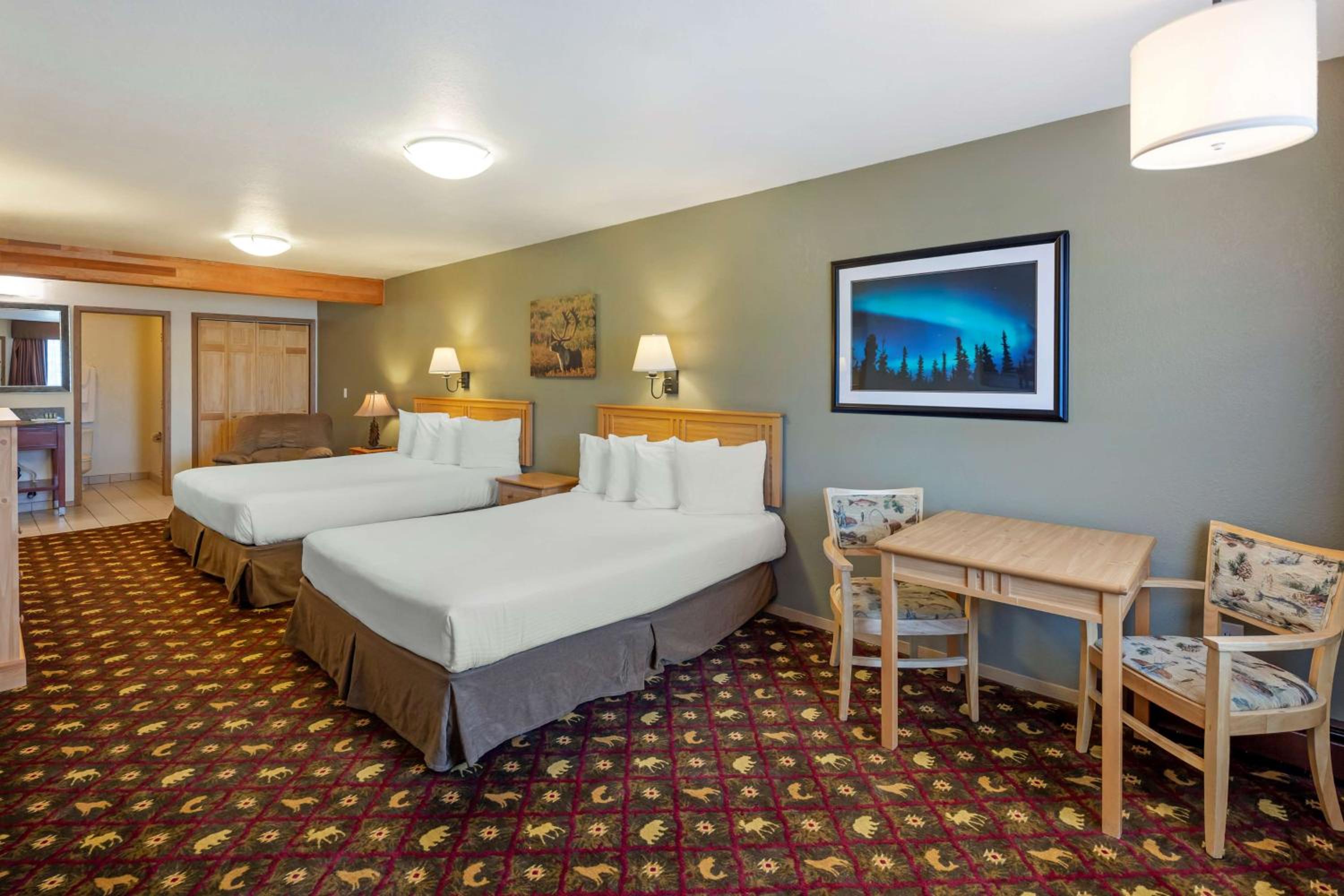 Queen Room with Two Queen Beds photo 1
