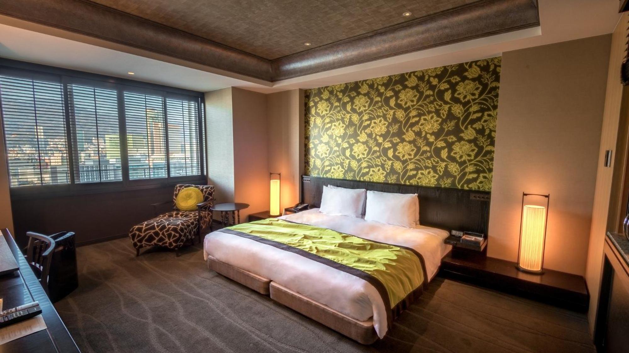 Oriental King Room - City Side - Photo 1