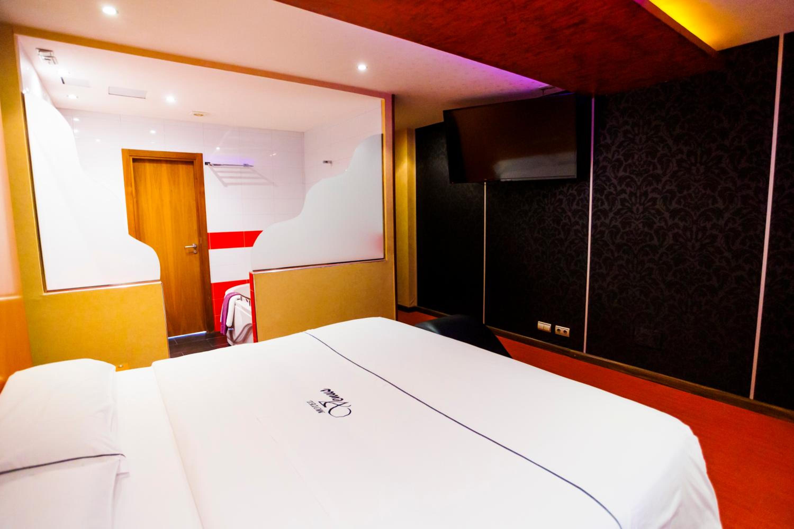 Double Room - Photo 11