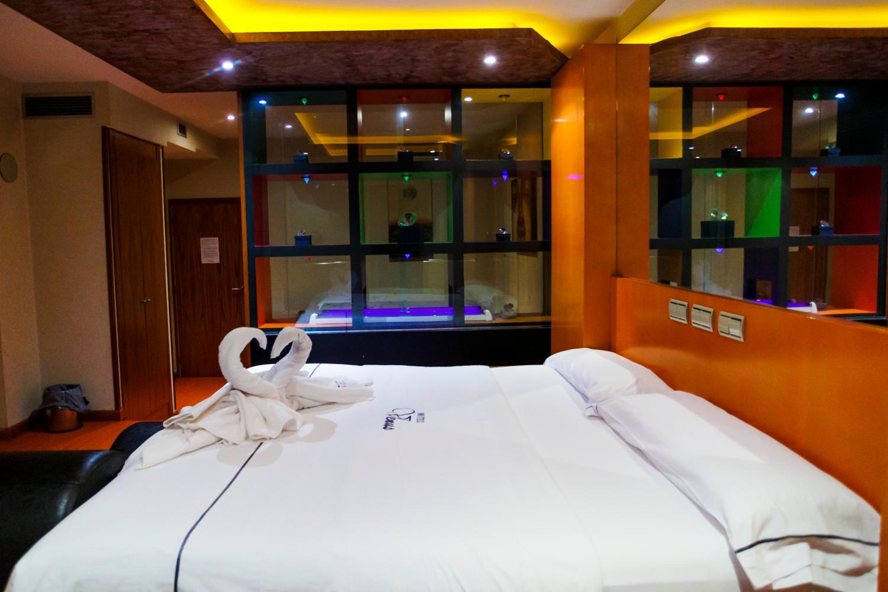 Double Room - Photo 10