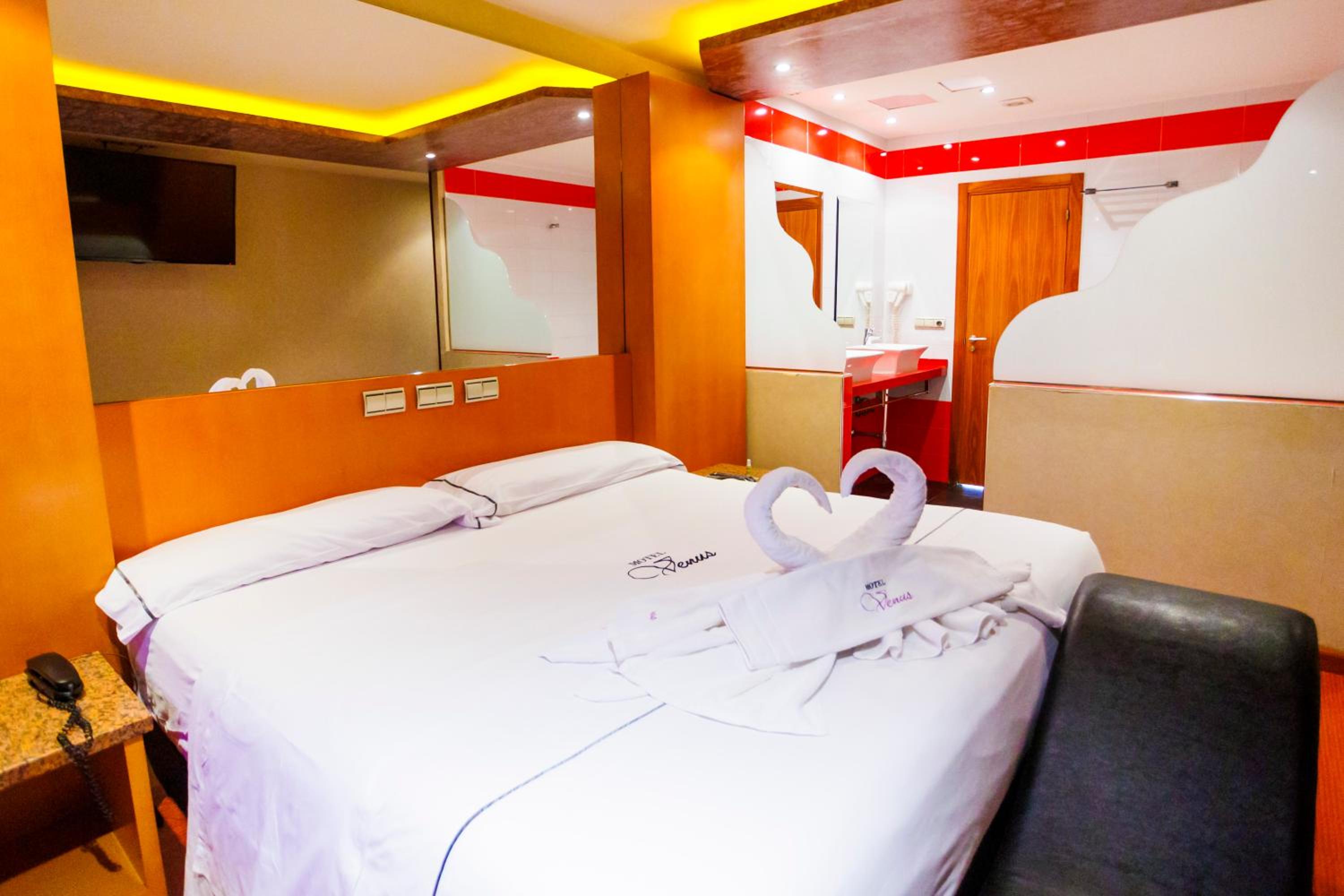 Double Room - Photo 8