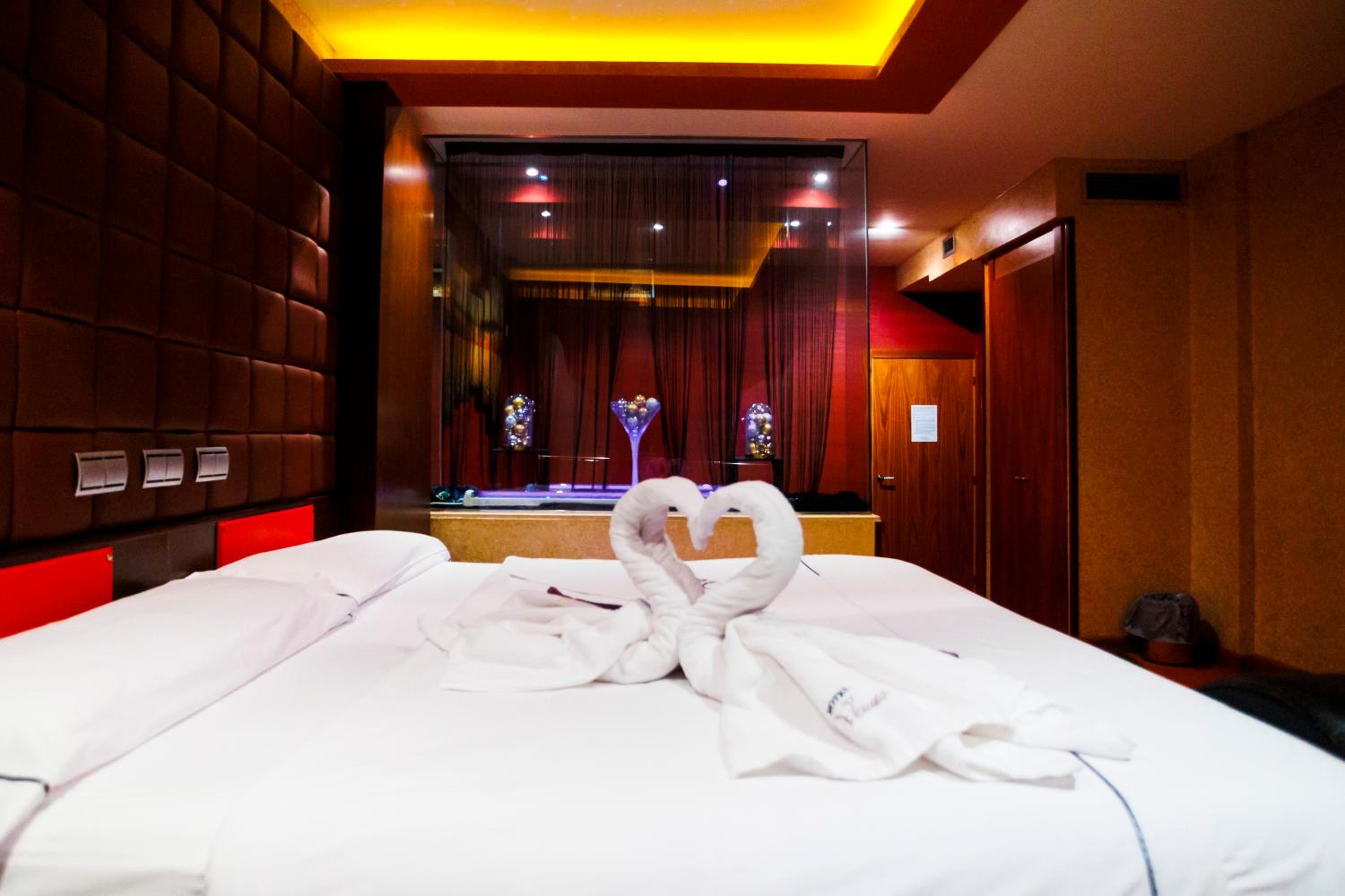 Double Room - Photo 7