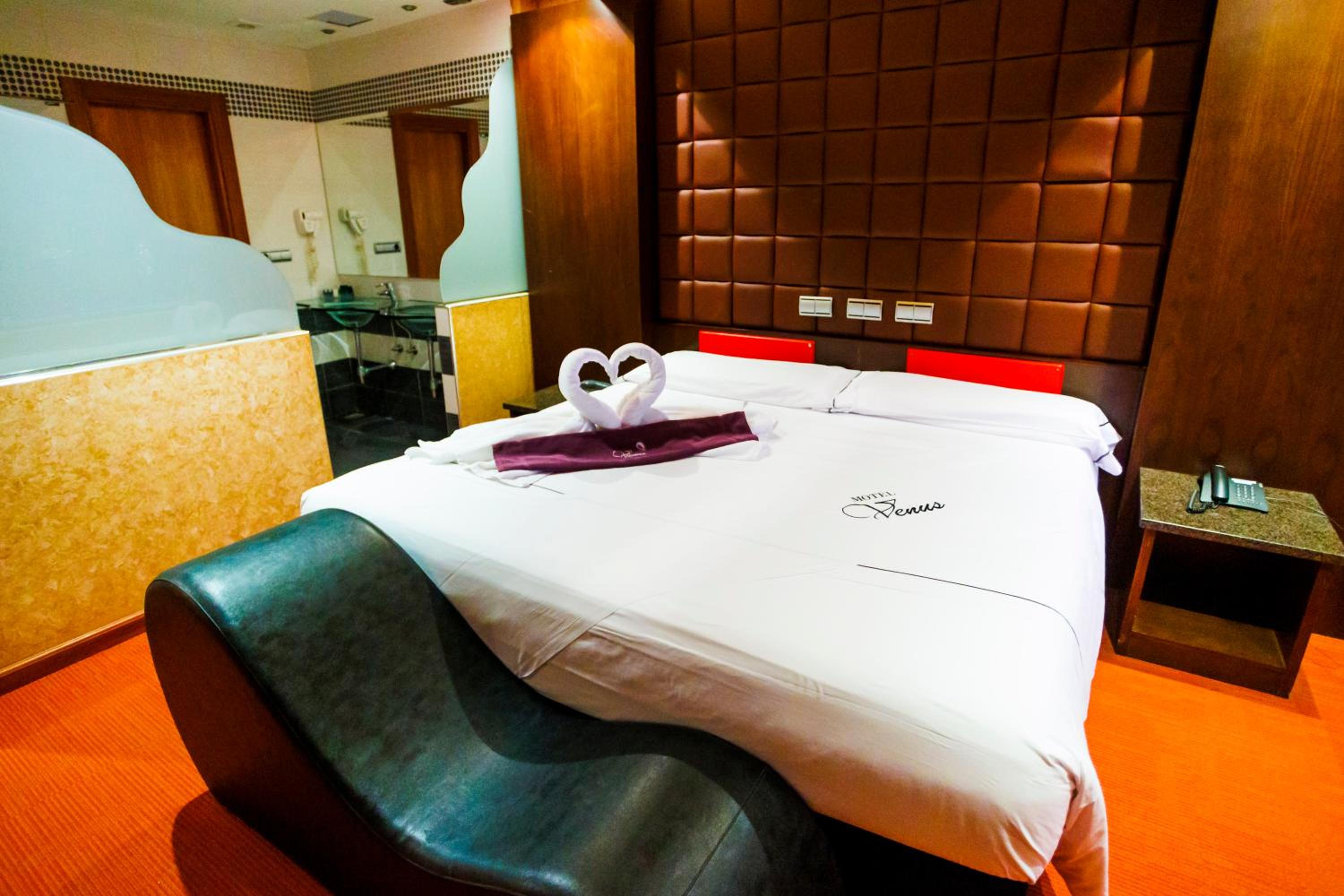 Double Room - Photo 6