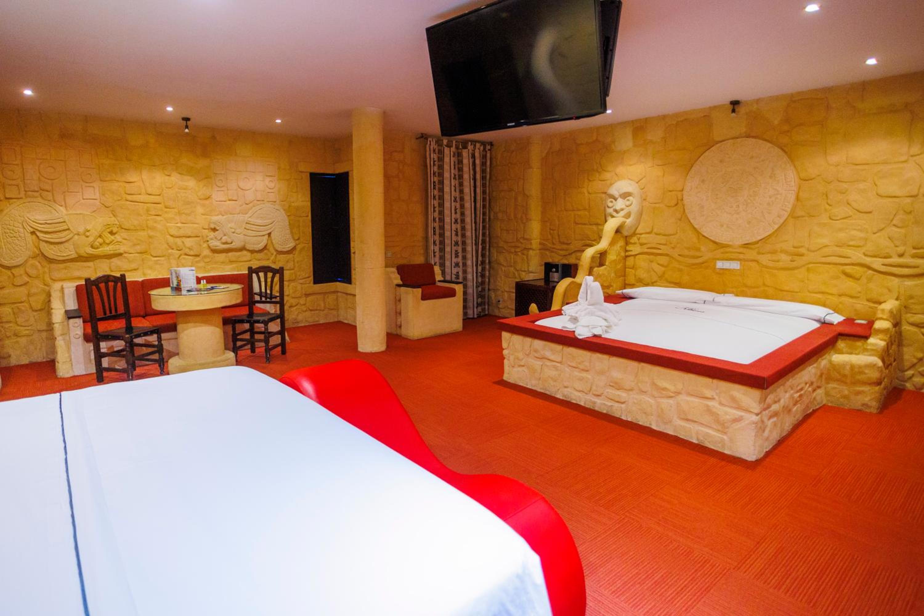 Superior Suite - Photo 9