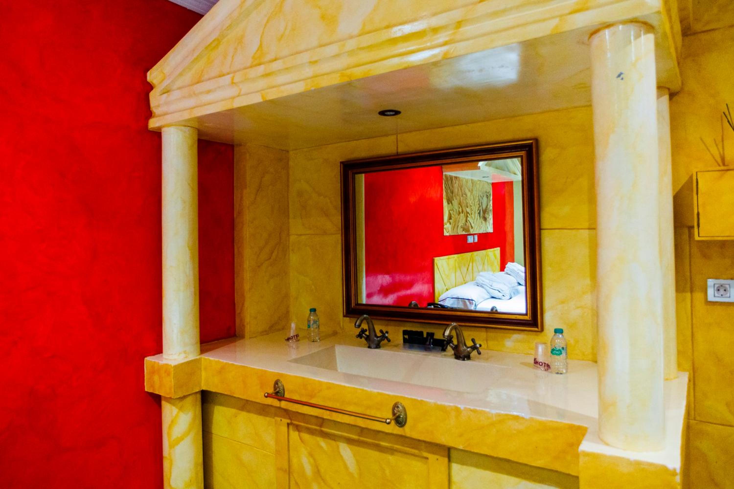 Deluxe Suite - Photo 10