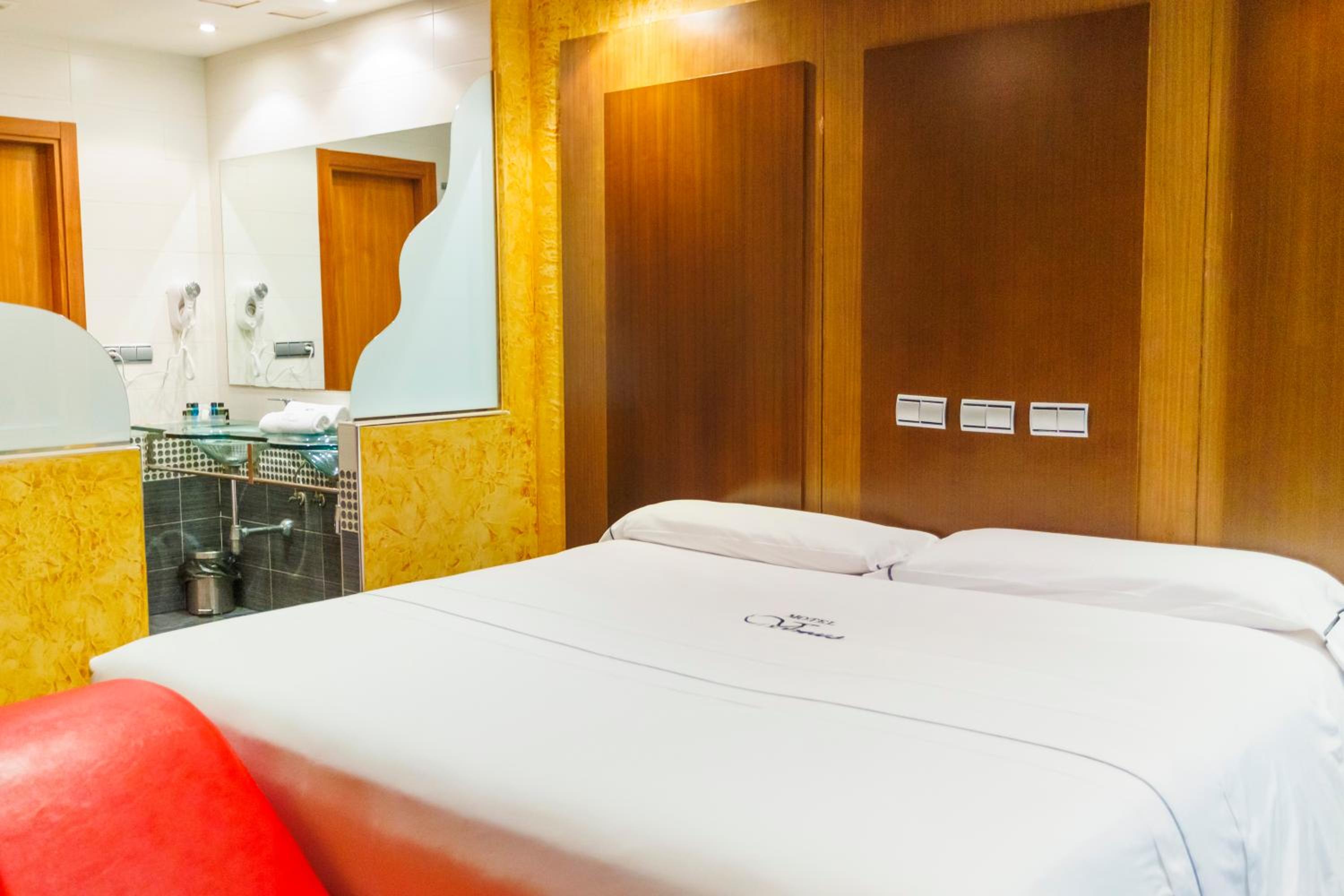 Double Room - Photo 32