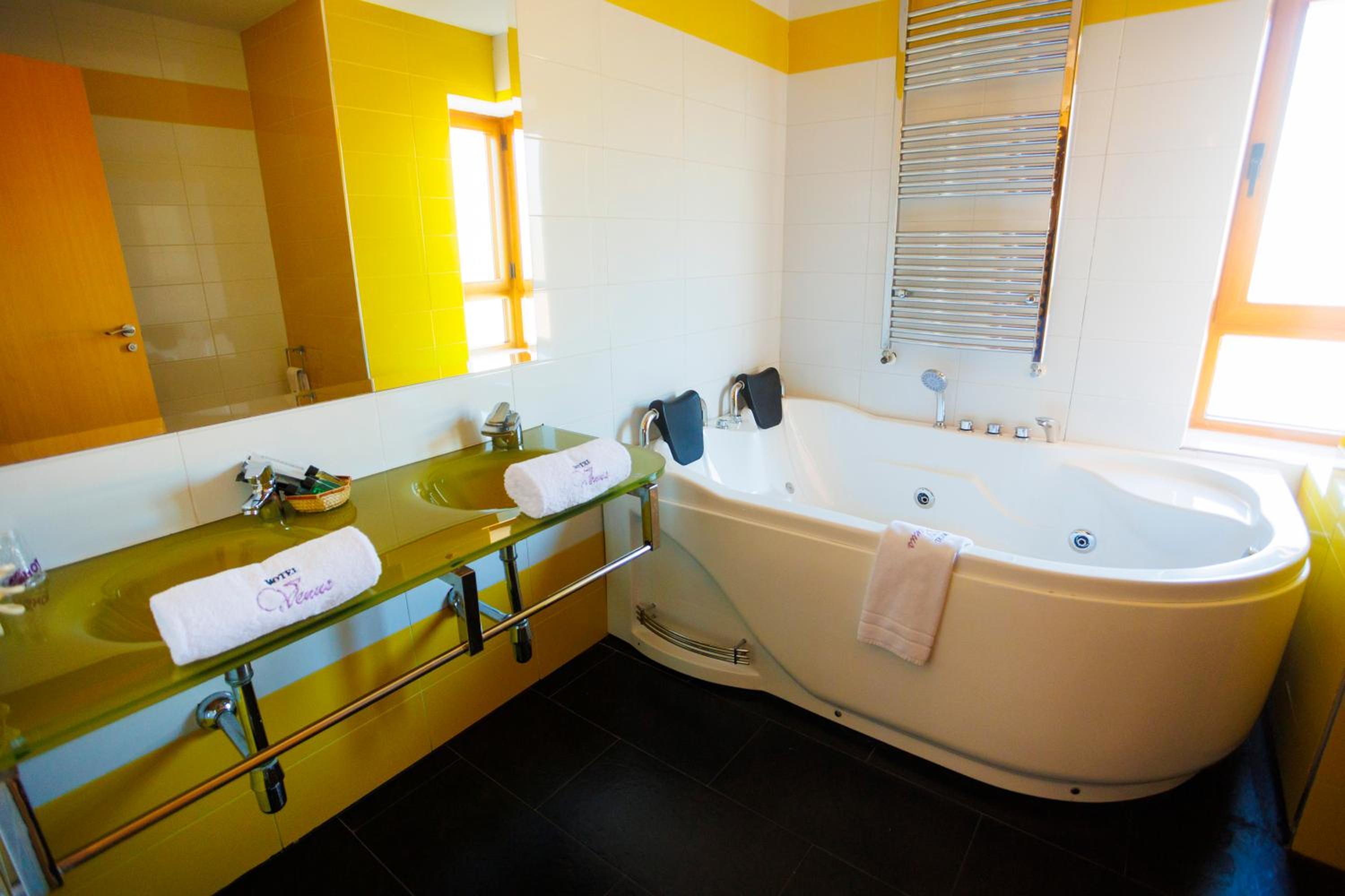 Double Room - Photo 25