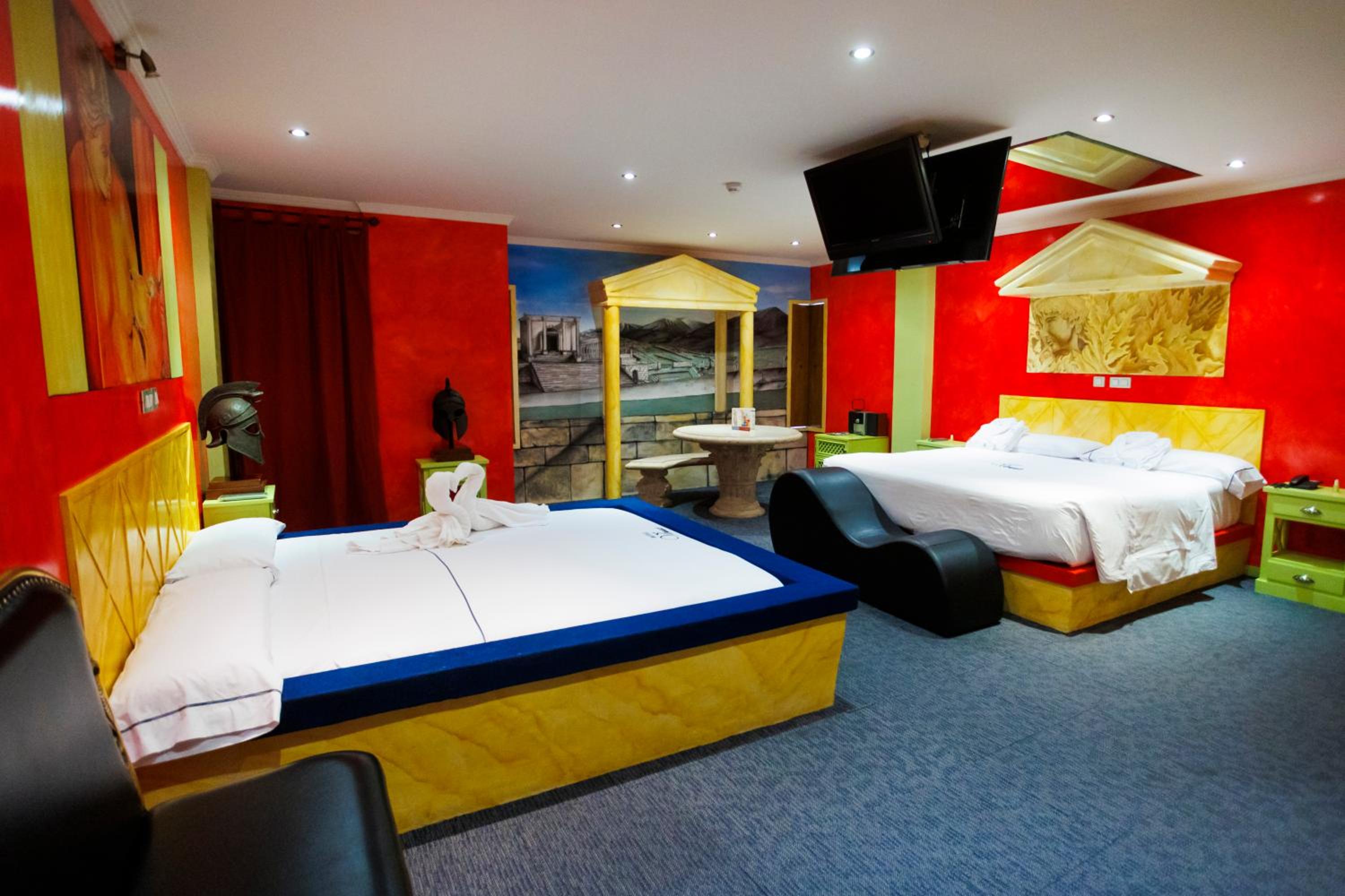 Deluxe Suite - Photo 6