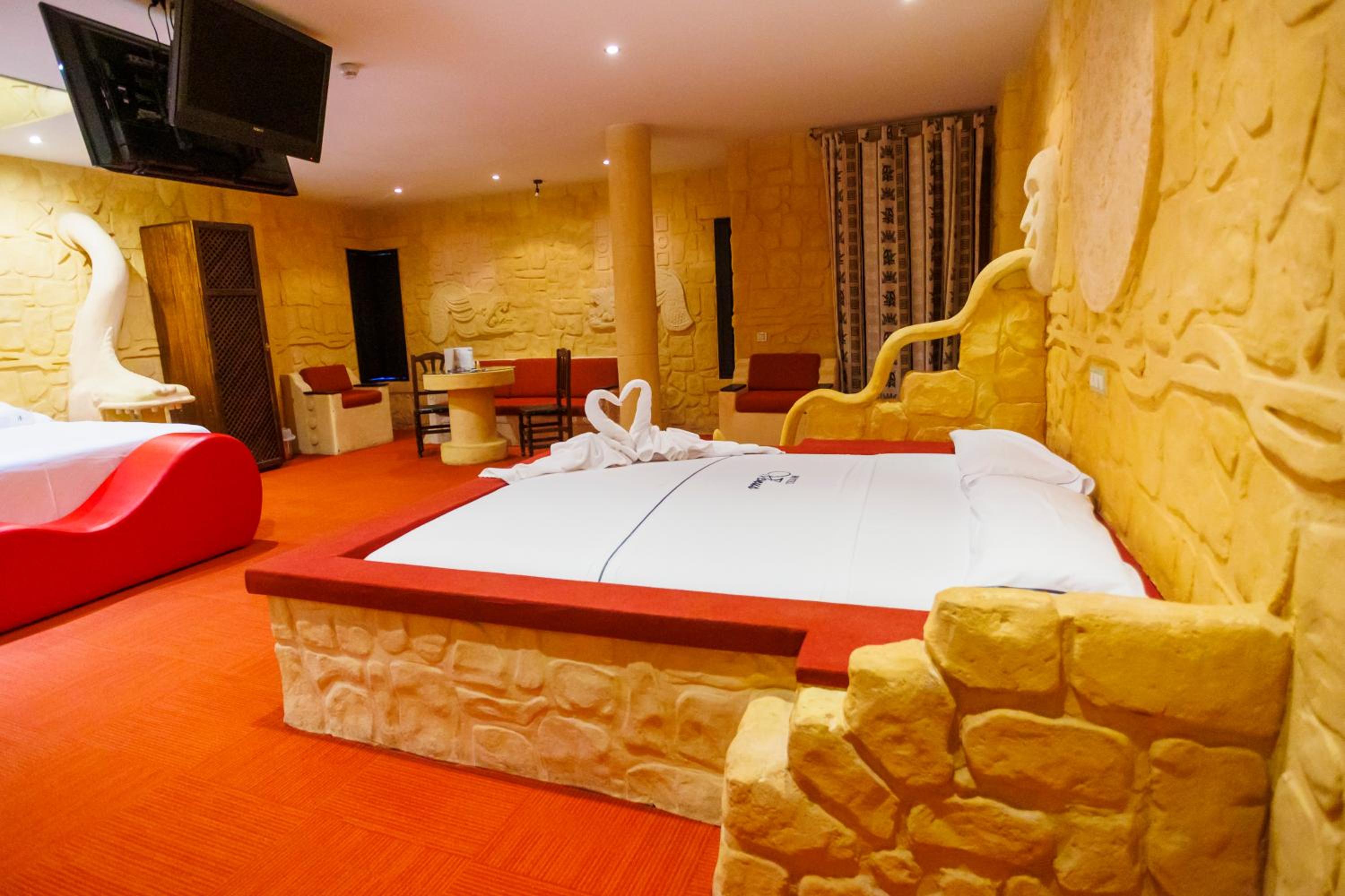 Superior Suite - Photo 5