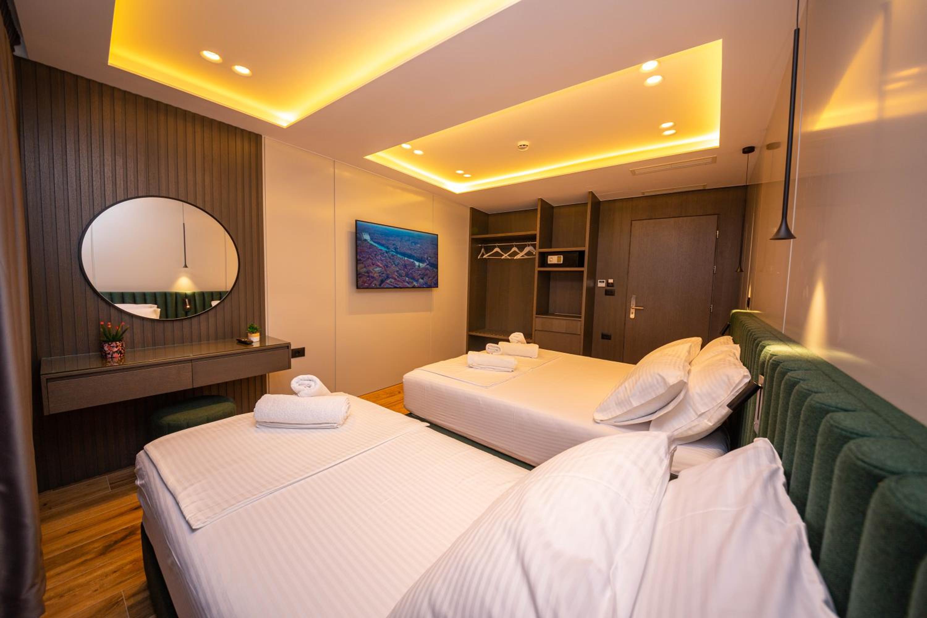 Deluxe Triple Room photo 3