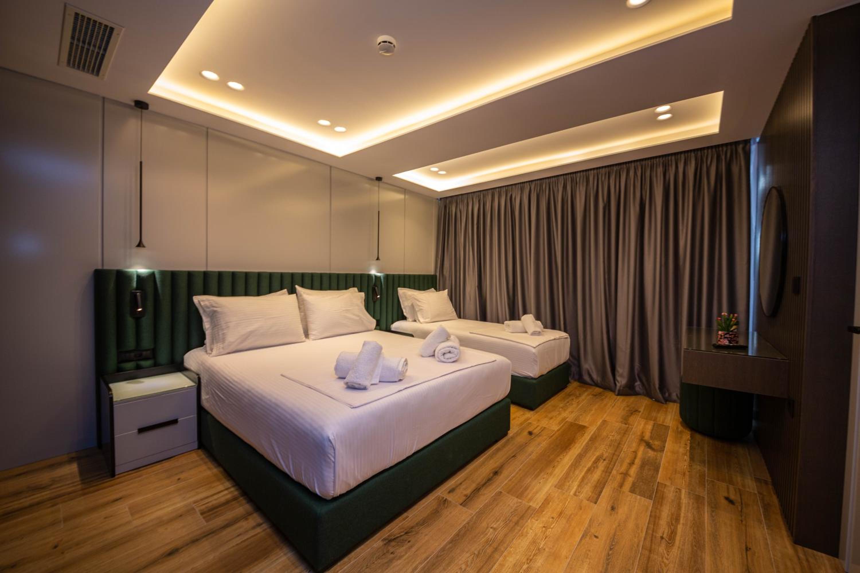 Superior Triple Room with Balcony photo 2