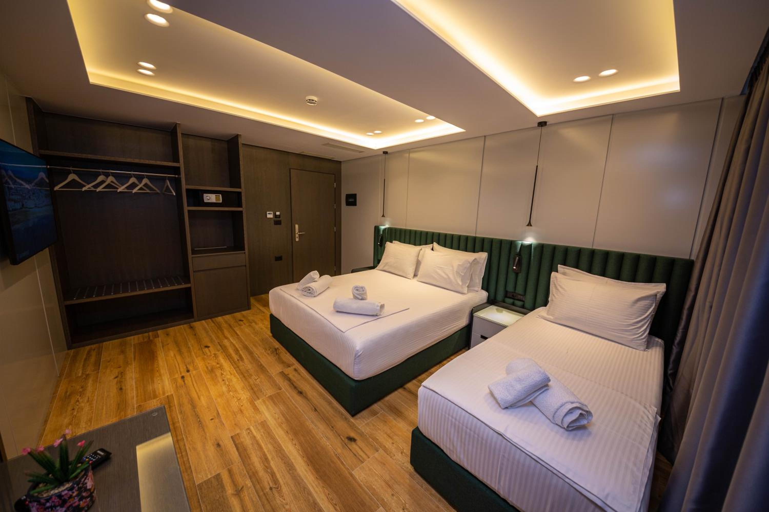 Deluxe Triple Room photo 2