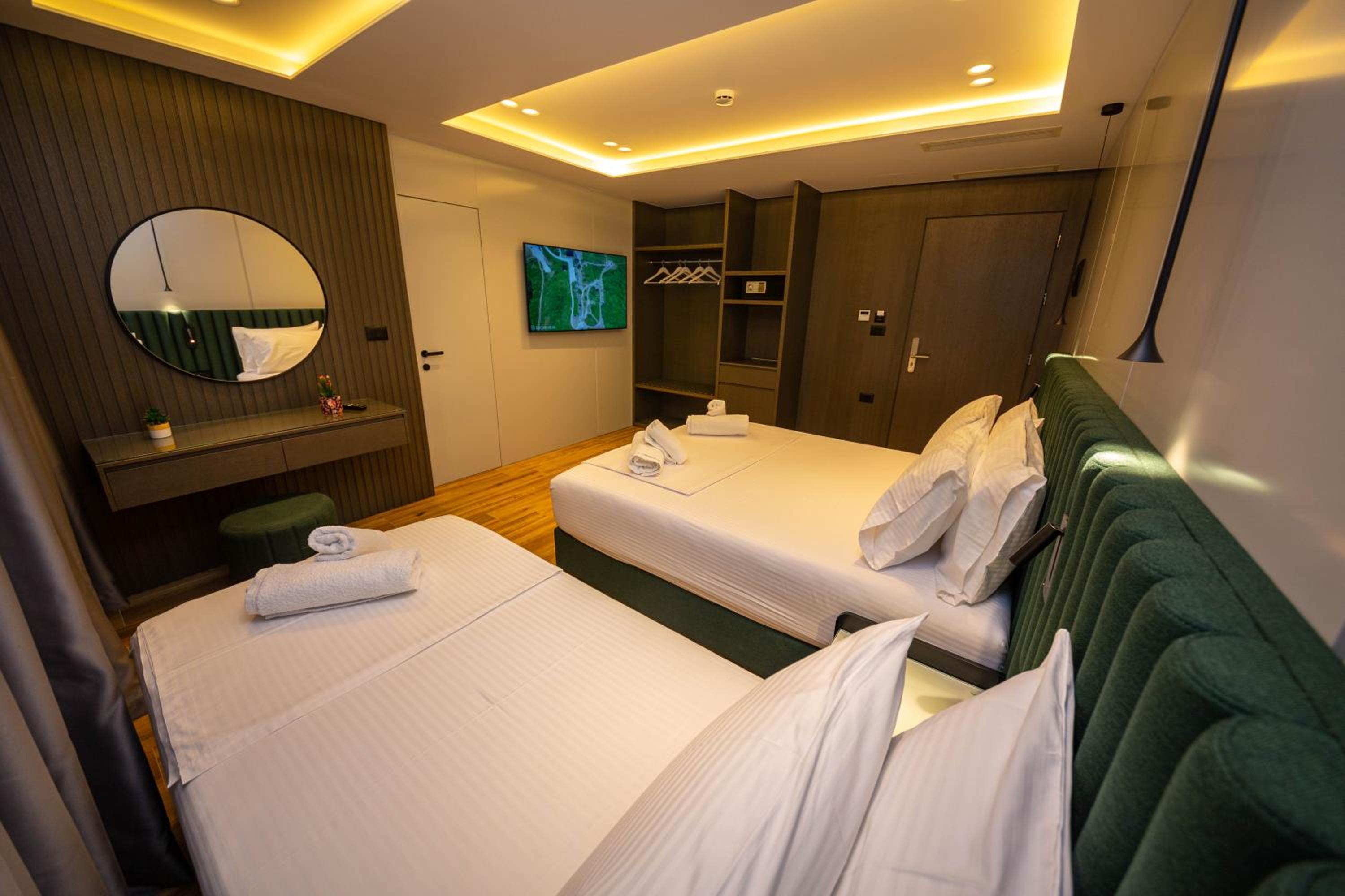 Superior Triple Room with Balcony photo 1