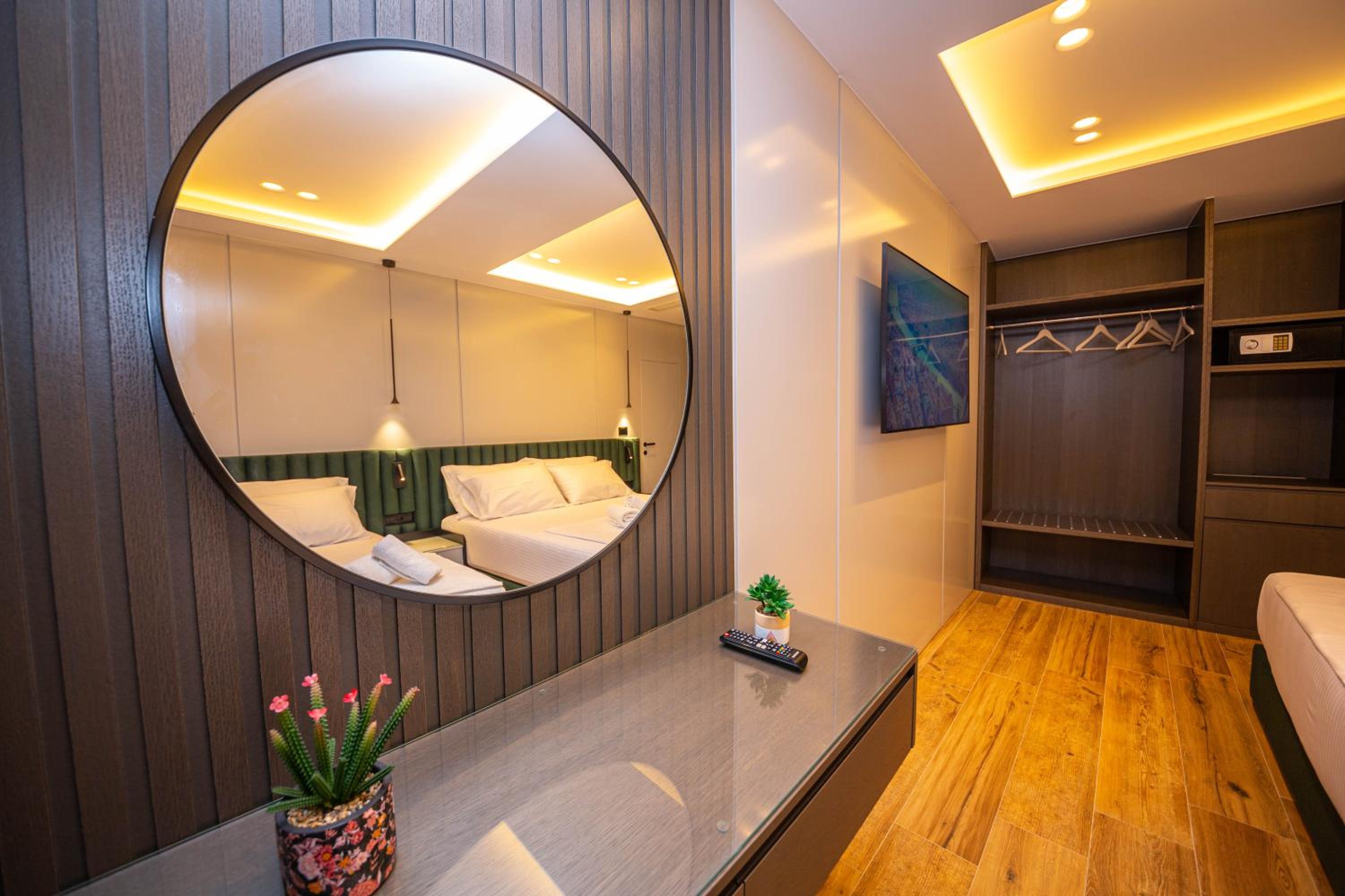 Superior Triple Room with Balcony photo 3