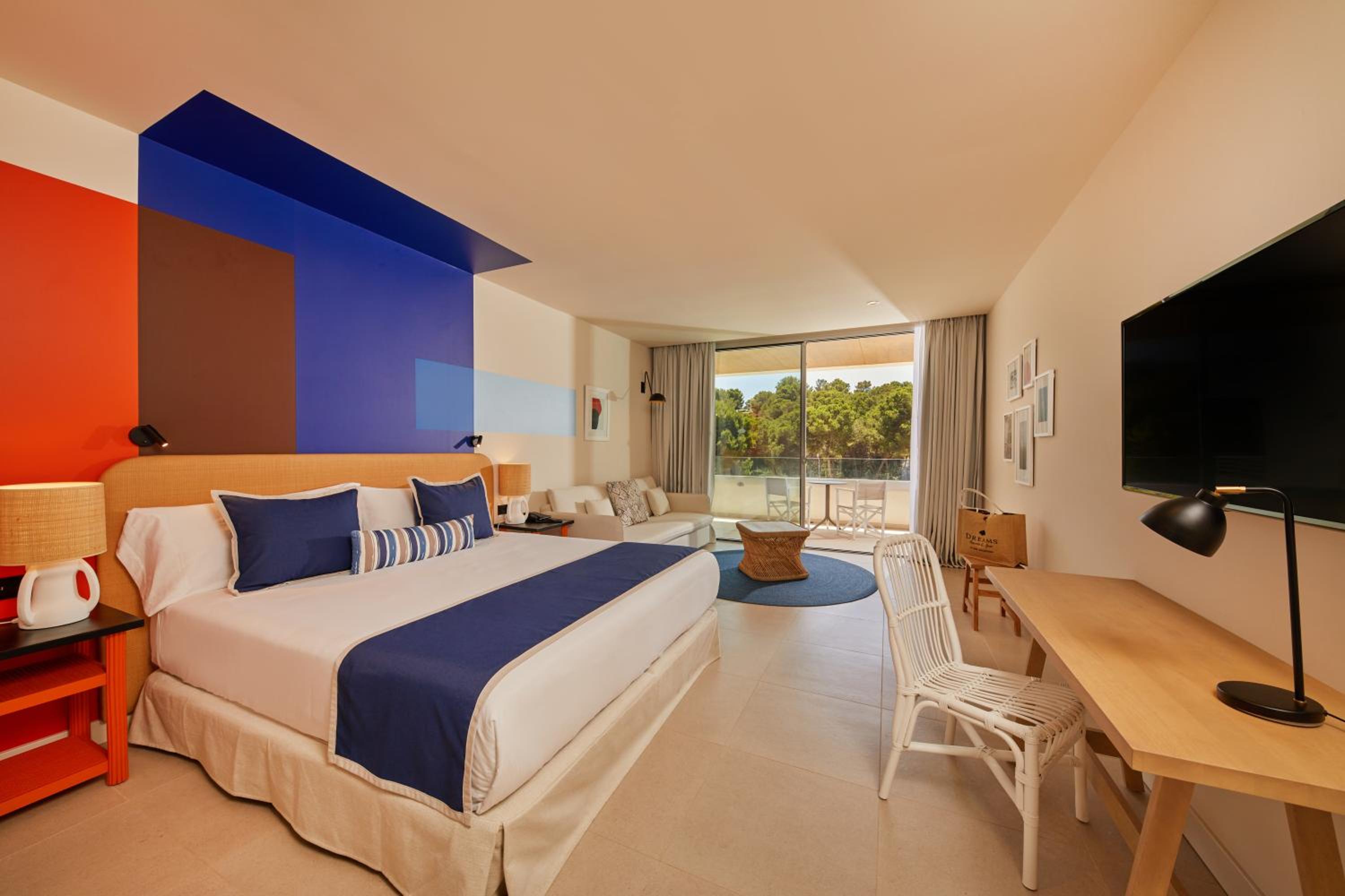 My Favorite Club Junior Suite