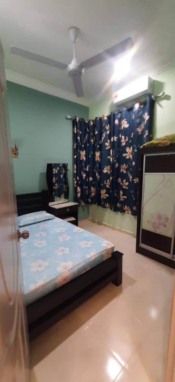 Three-Bedroom House photo 3