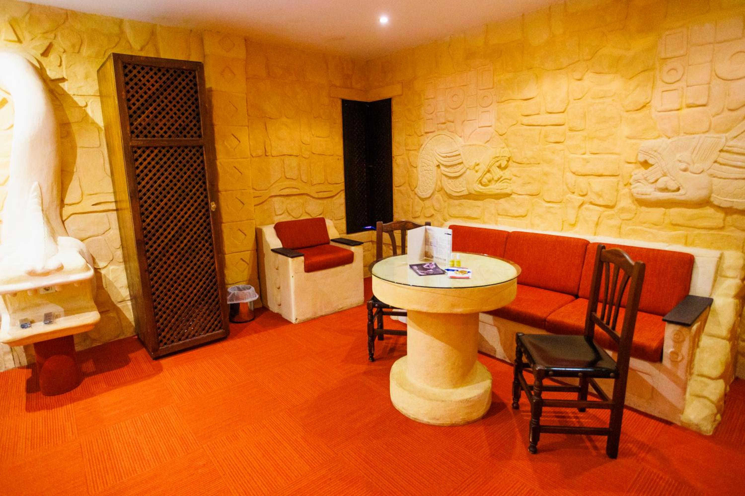 Superior Suite - Photo 11