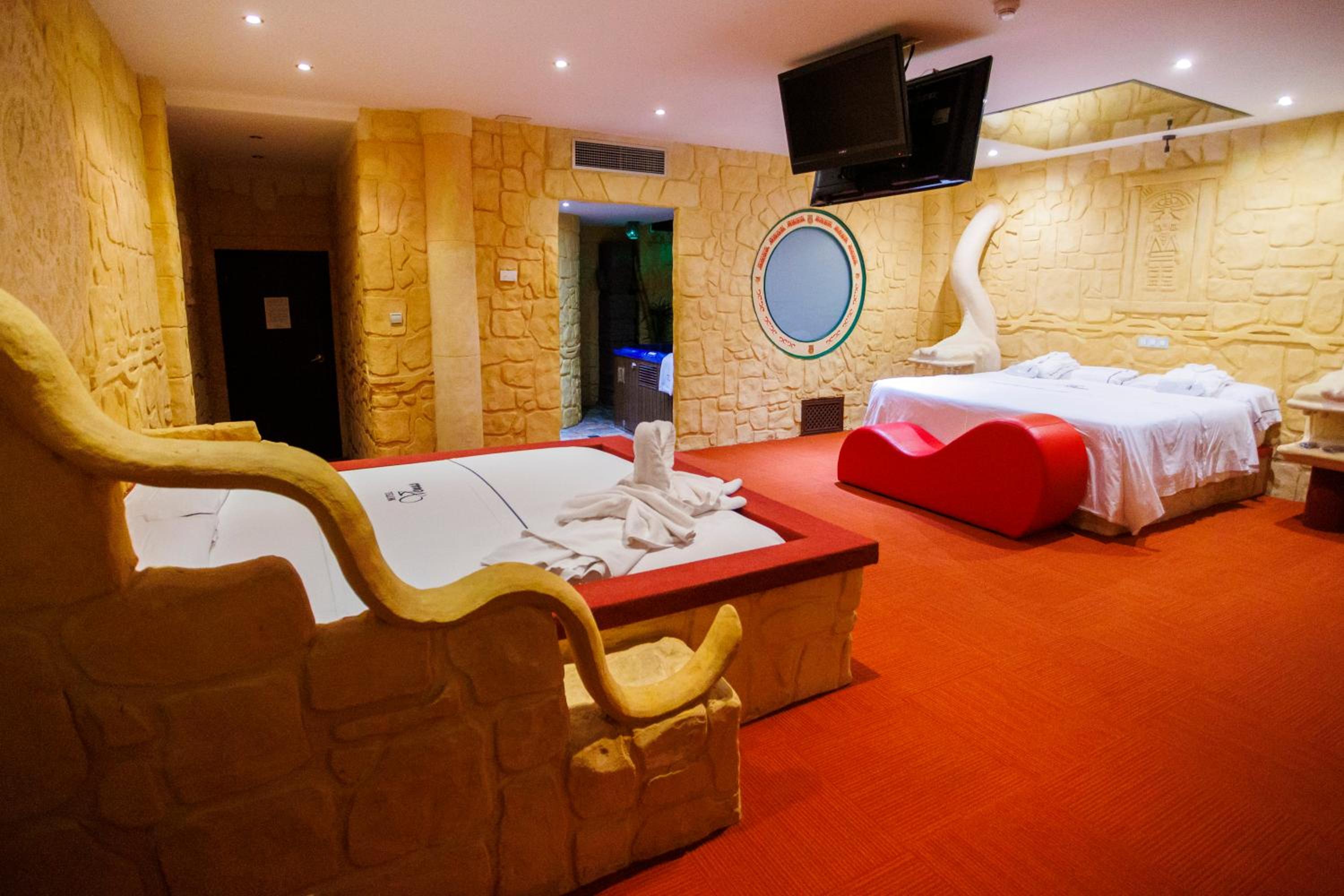 Superior Suite - Photo 14