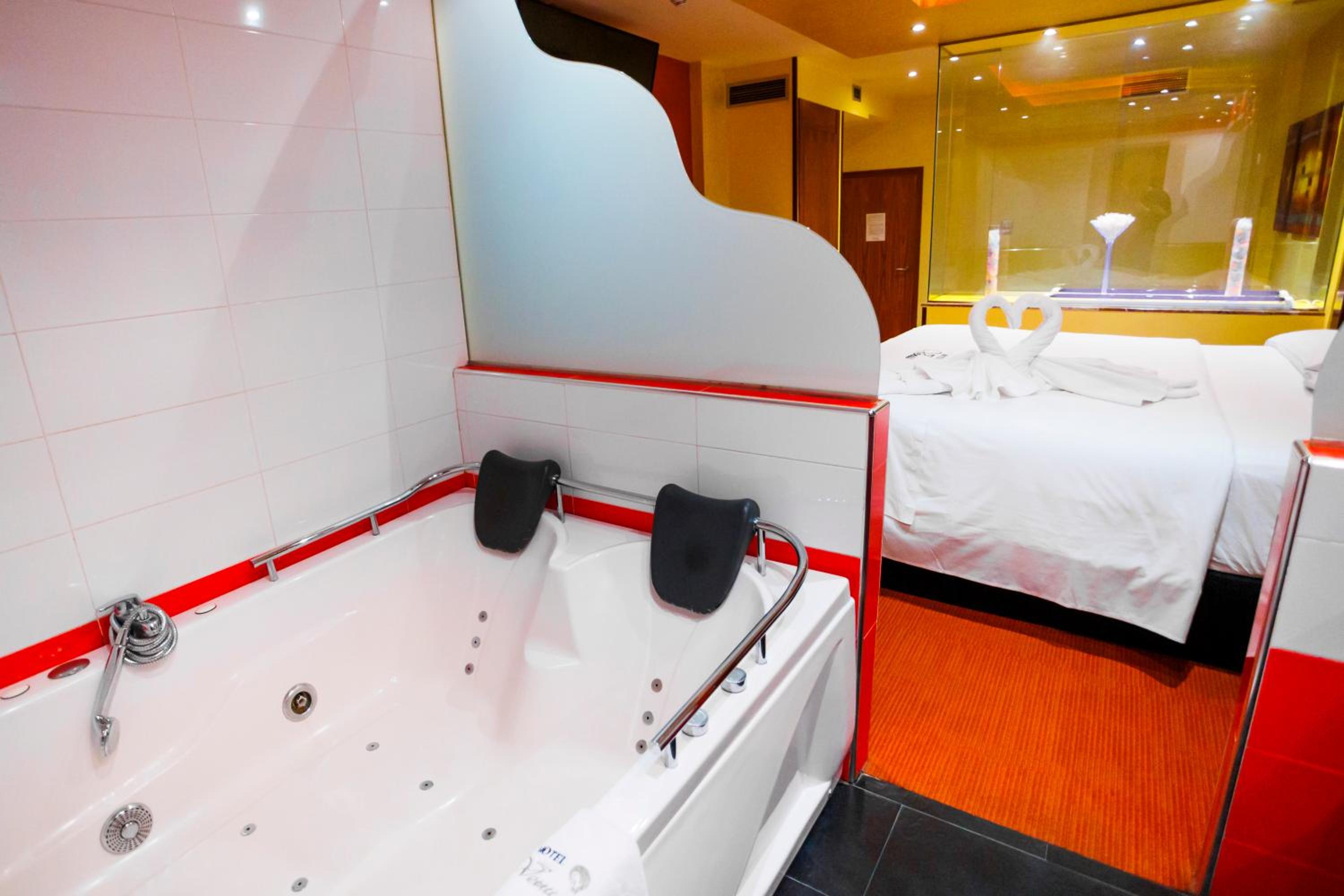 Double Room - Photo 15