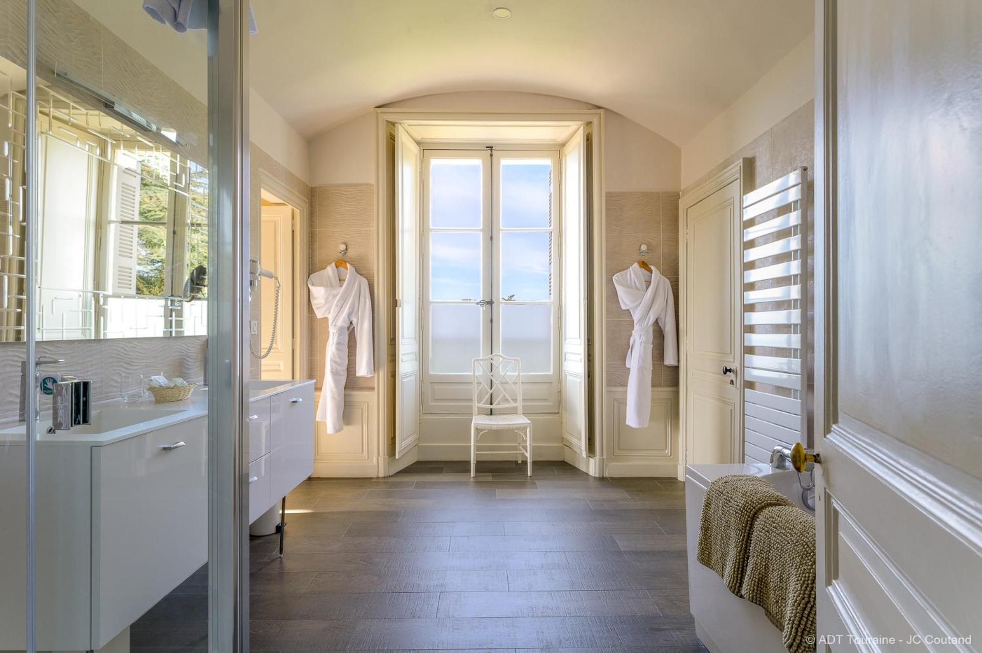 Deluxe Suite - Photo 9