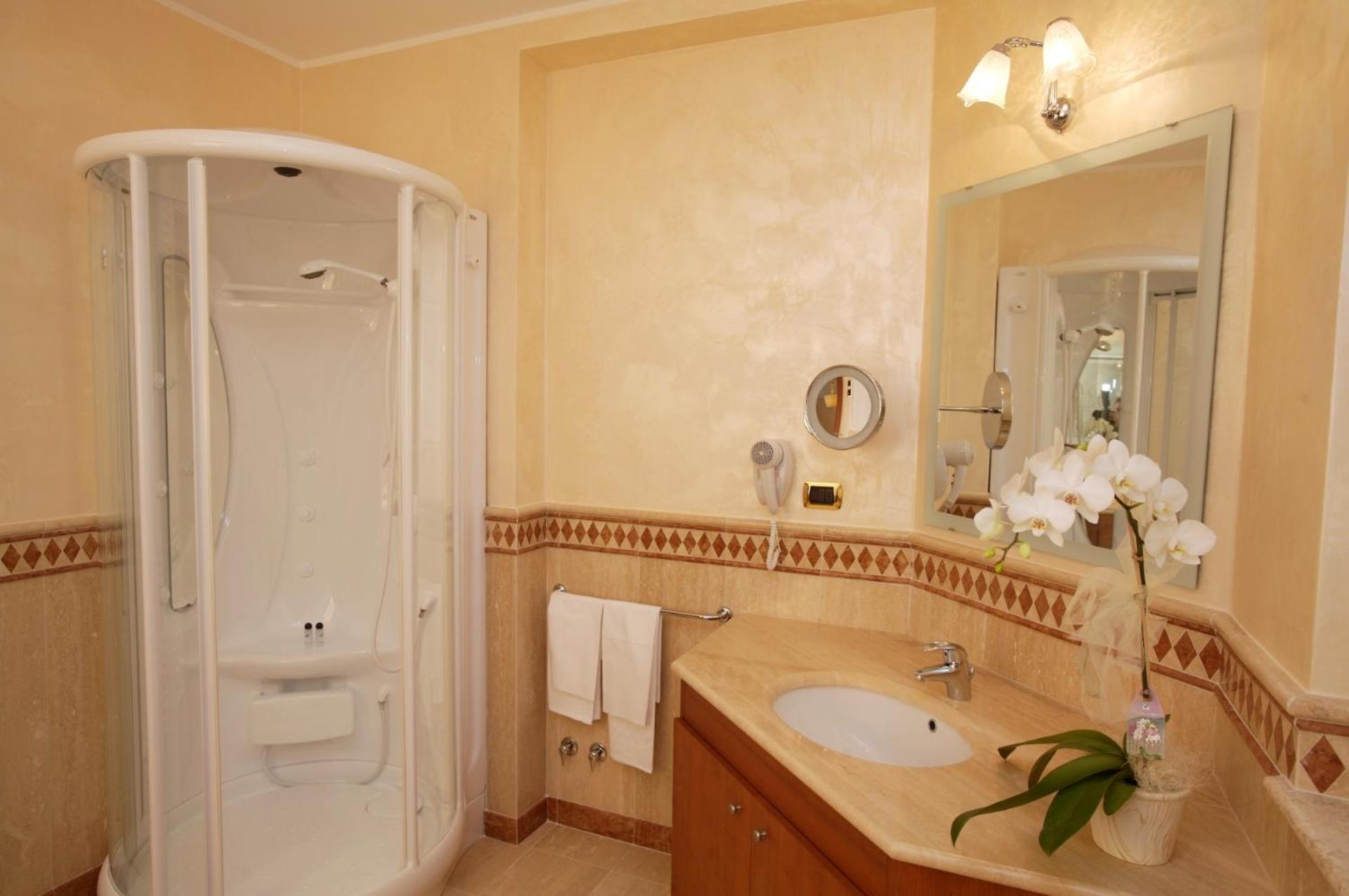 Junior Suite with Balcony photo 3