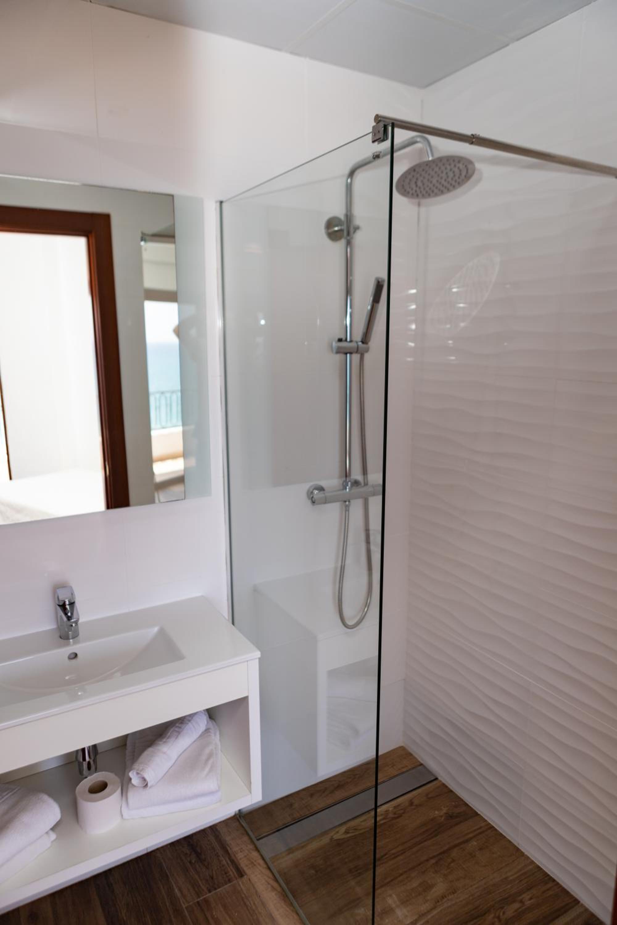 Double or Twin Room with Front Sea View photo 3