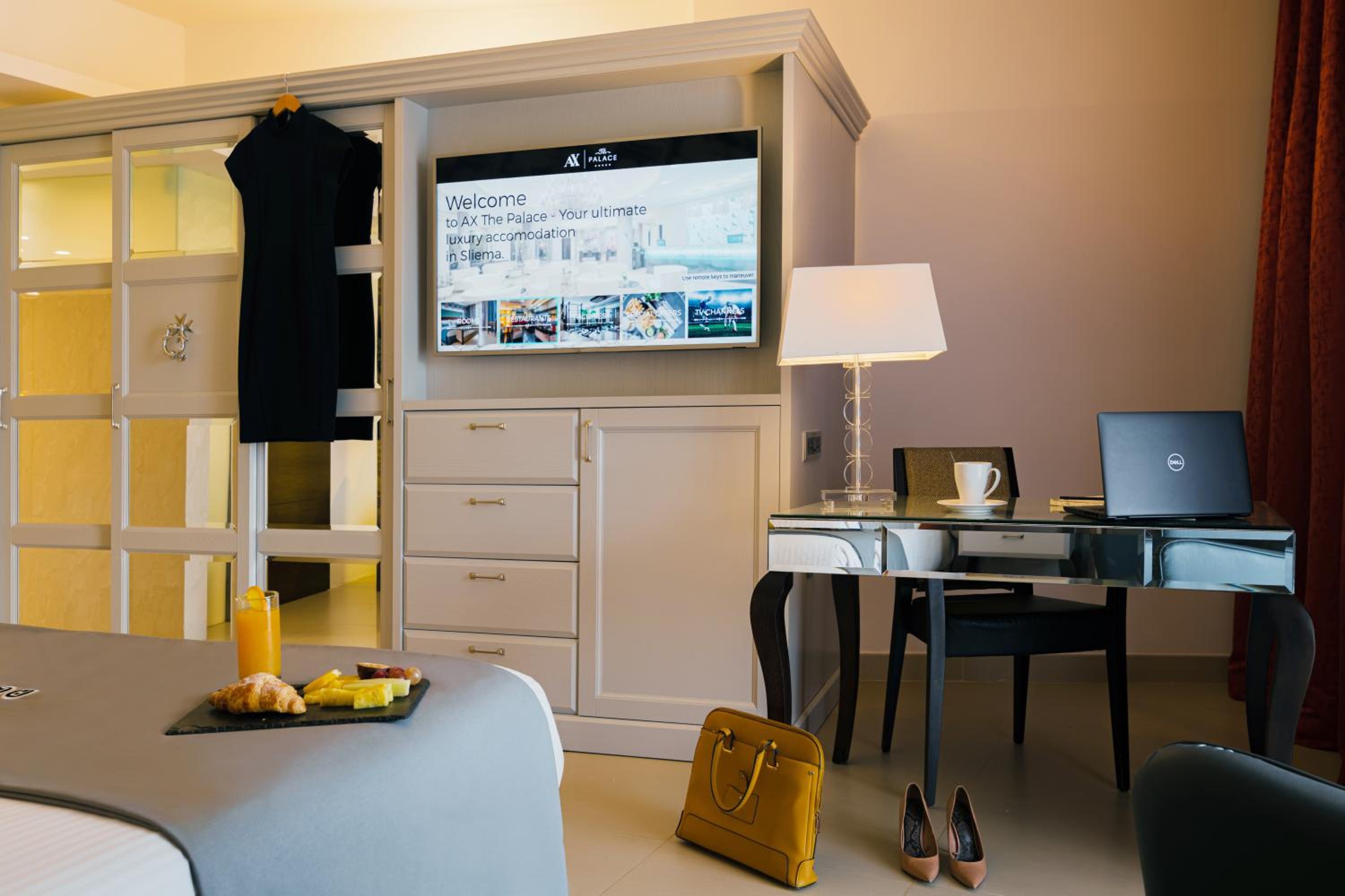 Deluxe Double or Twin Room photo 3