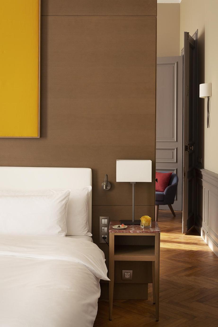Suite - Photo 1