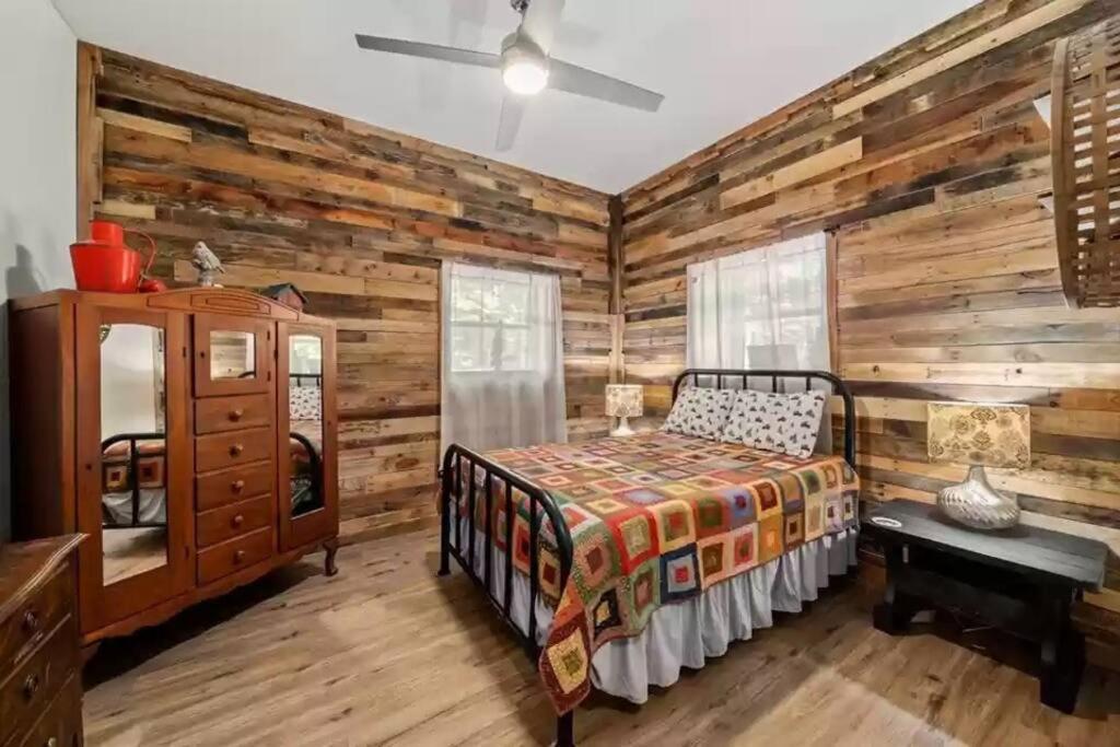 Four-Bedroom House - Photo 6