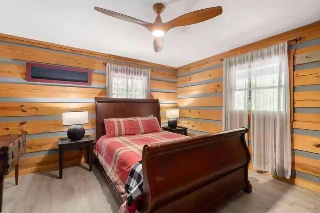 Four-Bedroom House - Photo 18