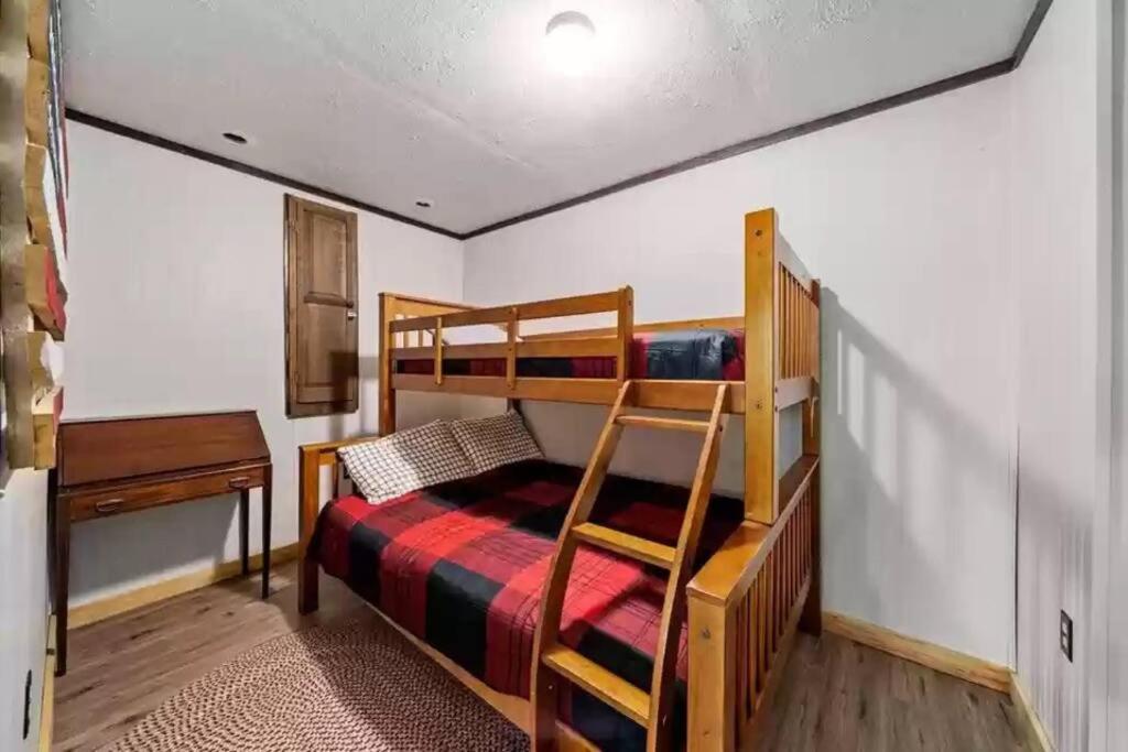 Four-Bedroom House - Photo 20