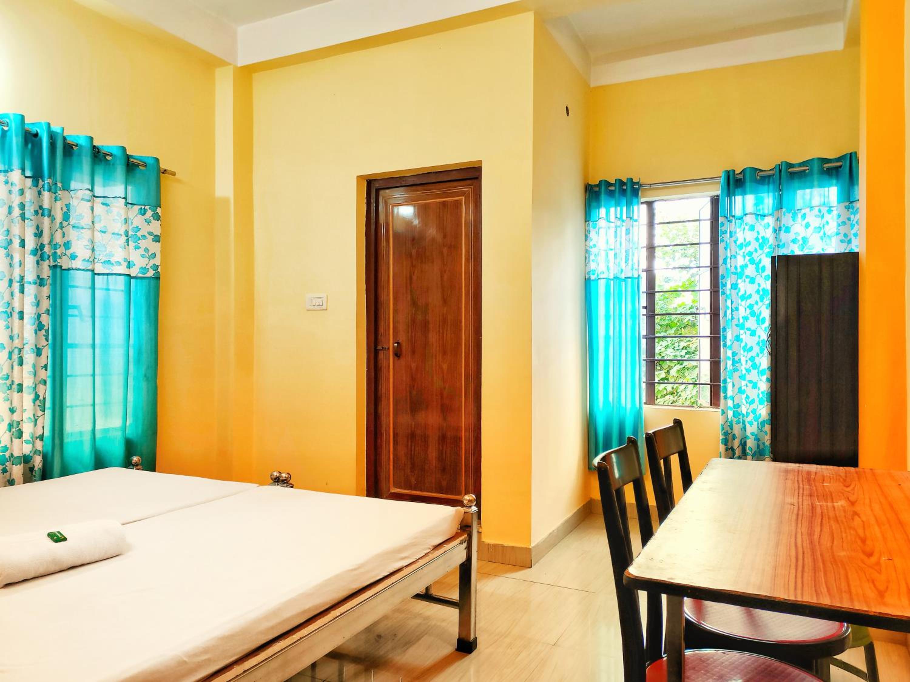 Deluxe Double Room (2 Adults + 1 Child) - Photo 5