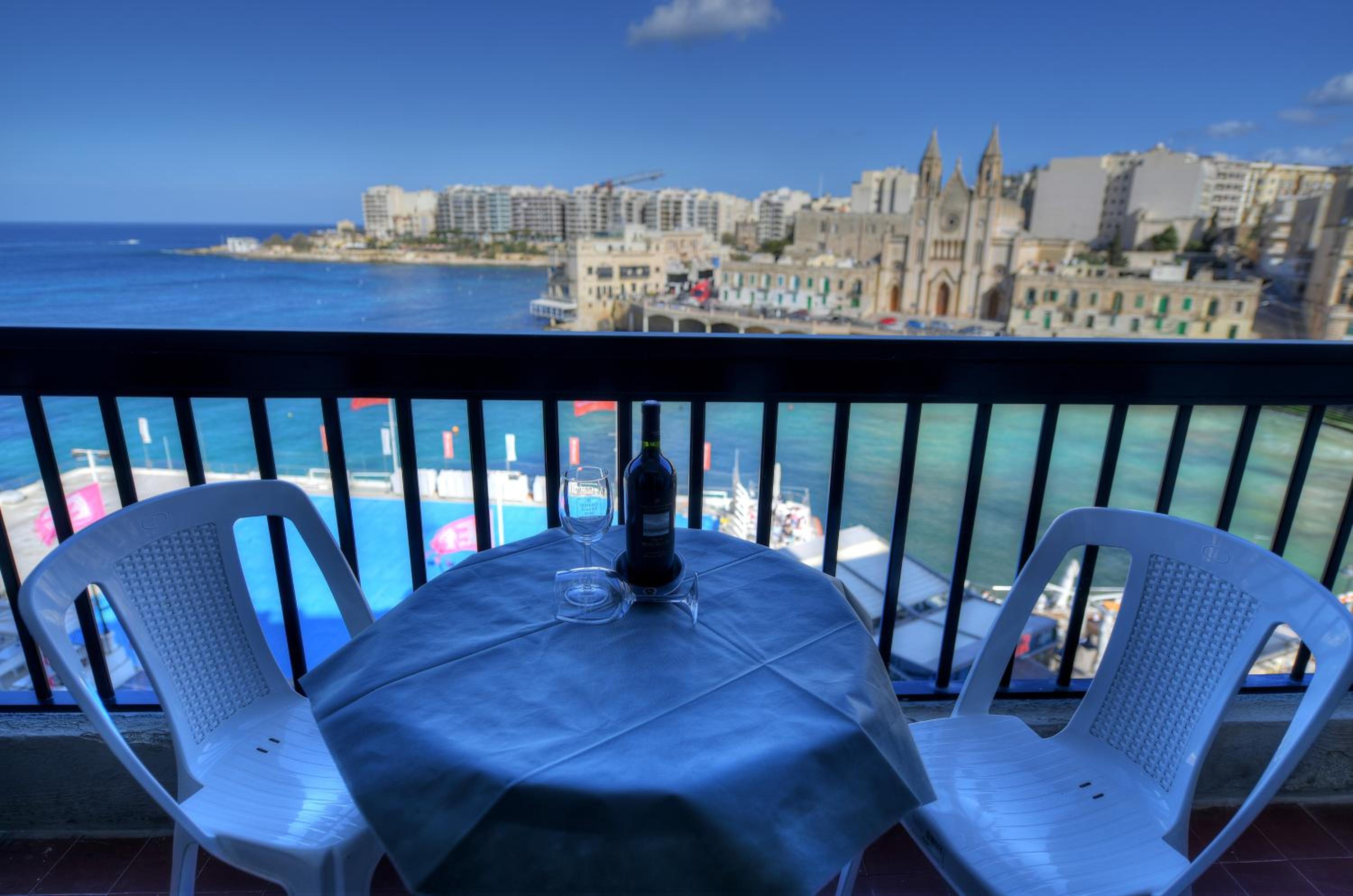 Double or Twin Room with Sea View and Balcony photo 2