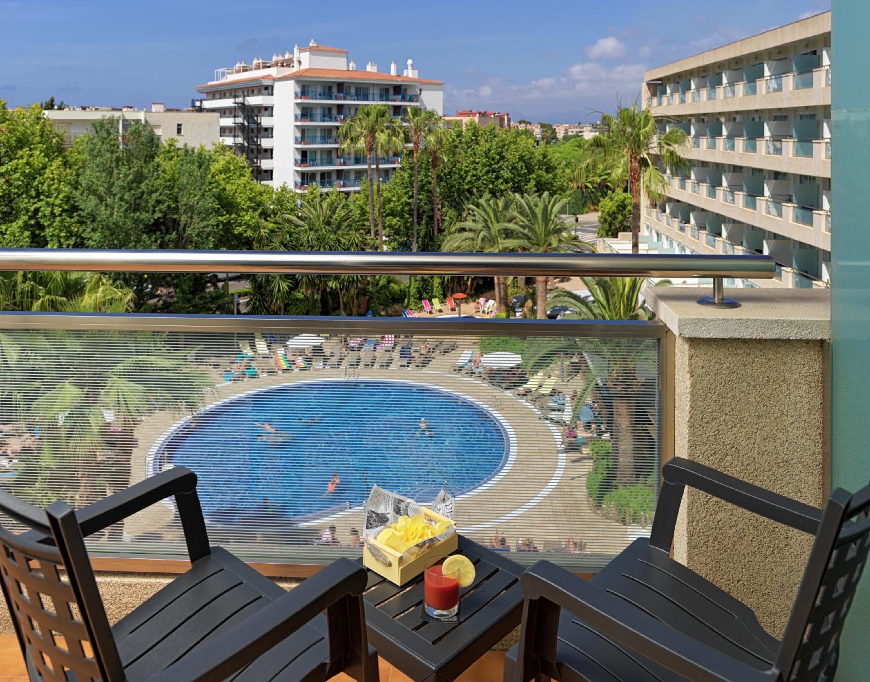 Superior Room with Pool View (3 adults) photo 2