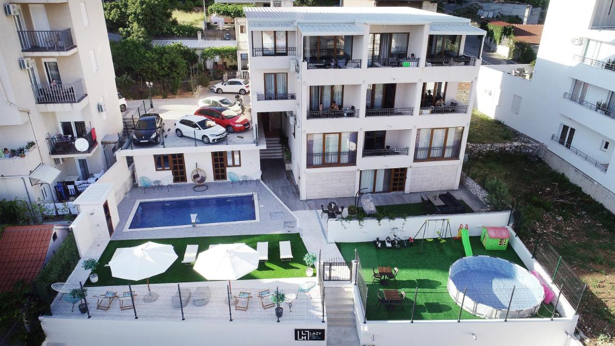 Apartment with Pool View  - Photo 2