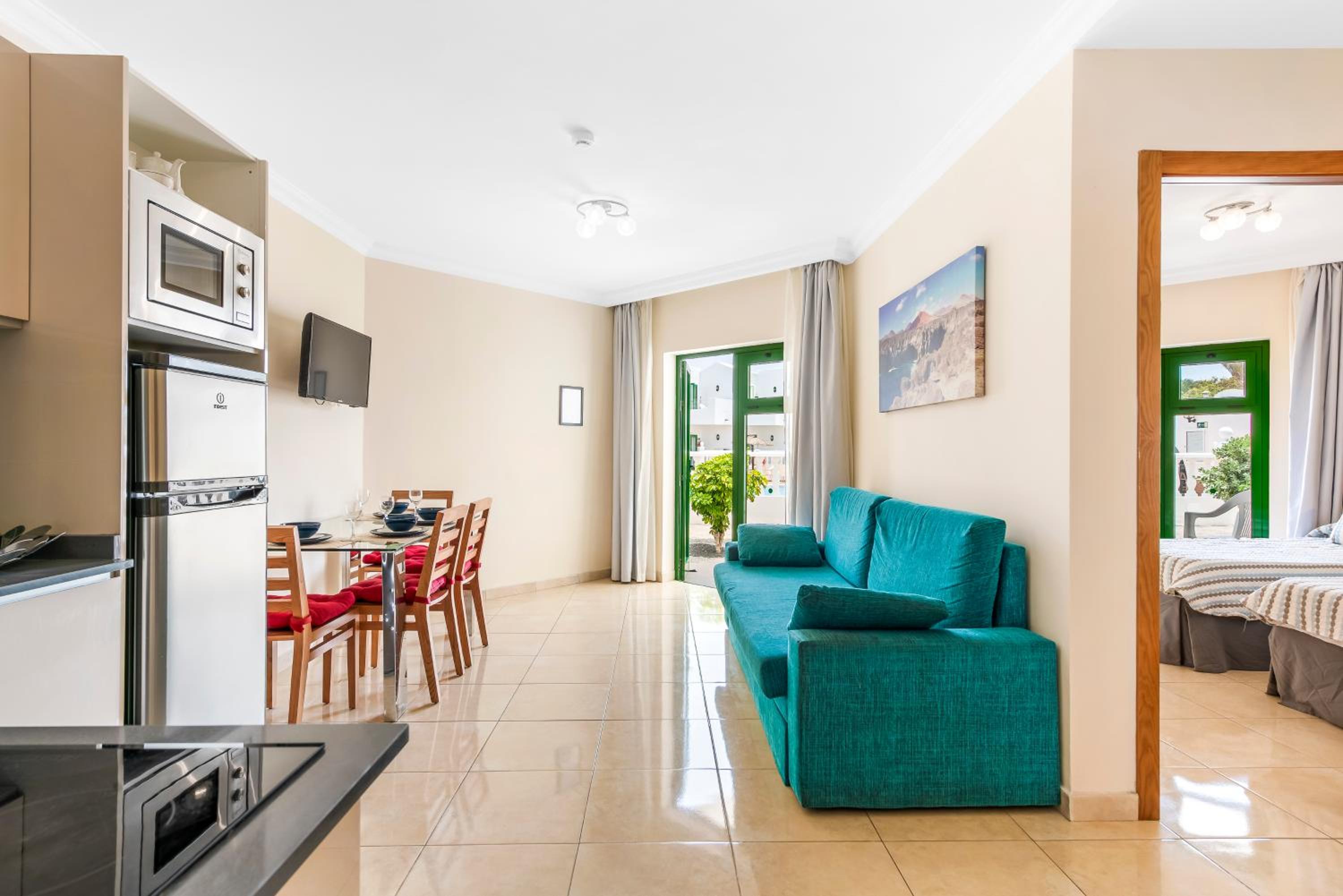 Two-Bedroom Deluxe Family Apartment photo 2