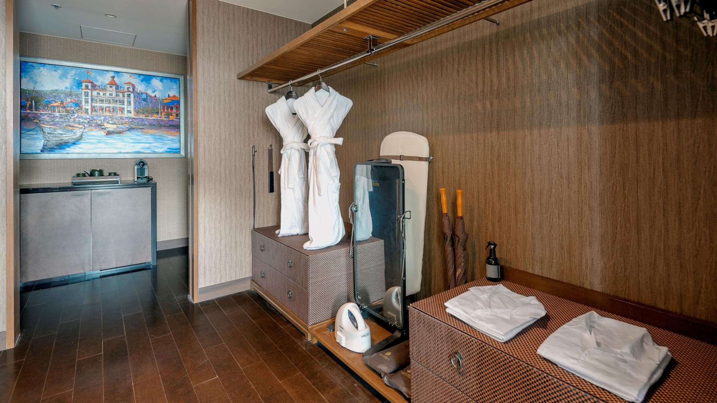 King Junior Suite on Higher Floor with Complimentary Mini-bar - Photo 9