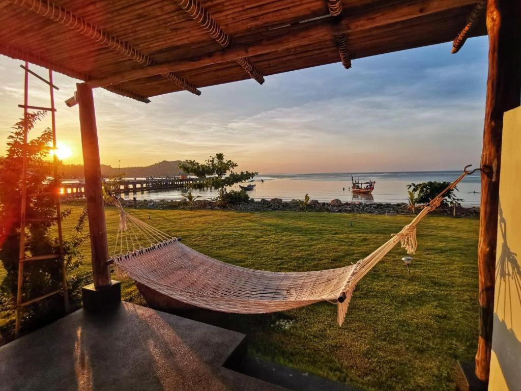 Oceanfront home with sea view - Photo 12