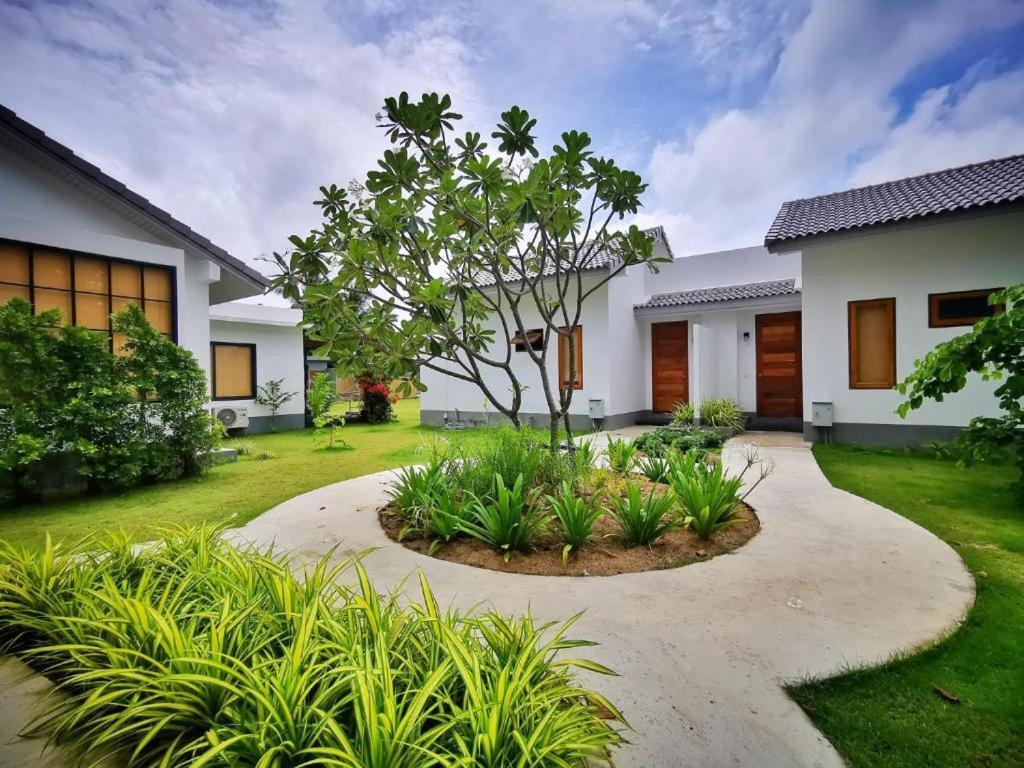 Oceanfront home with sea view - Photo 11