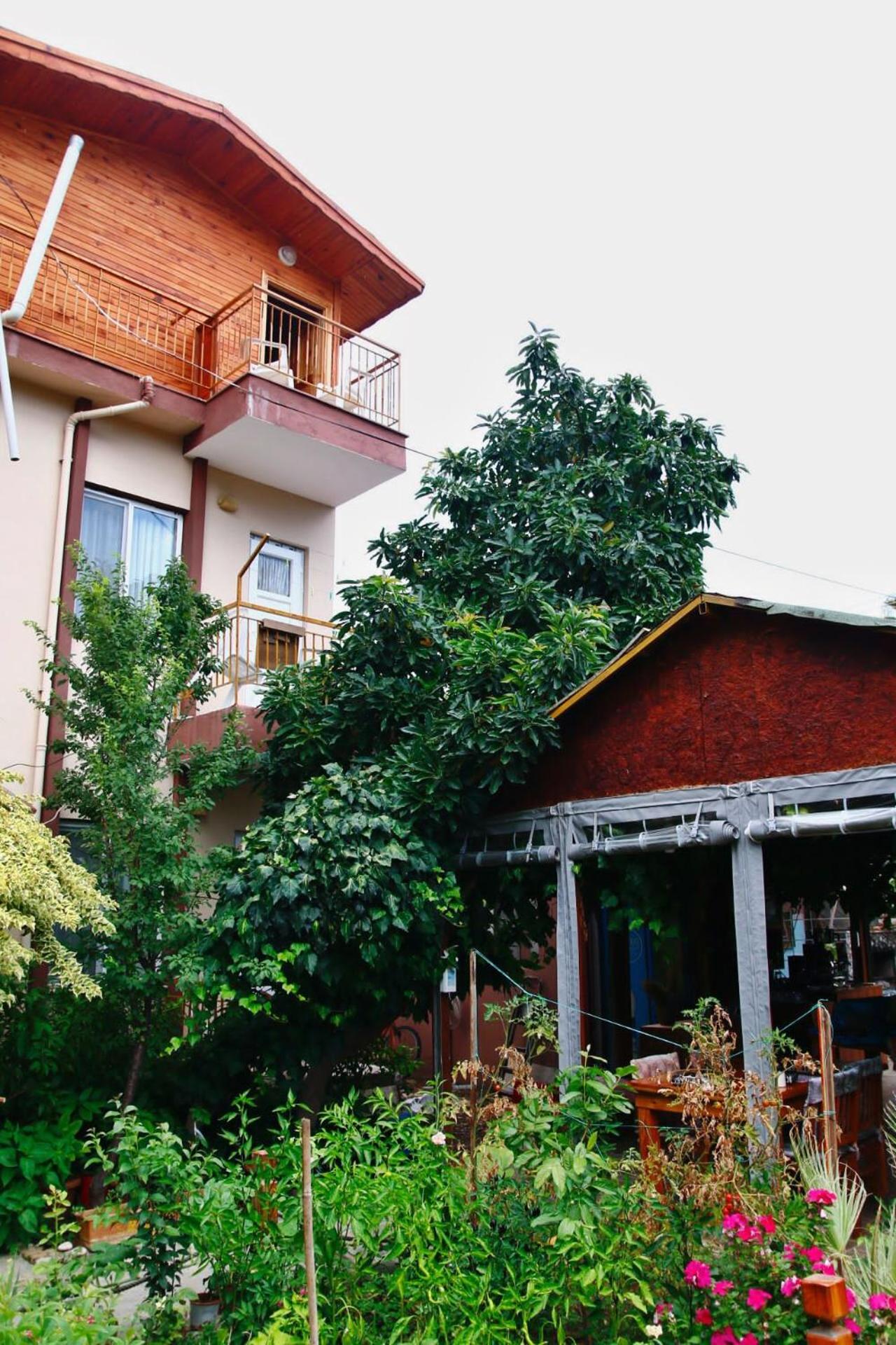 One-Bedroom House - Photo 2