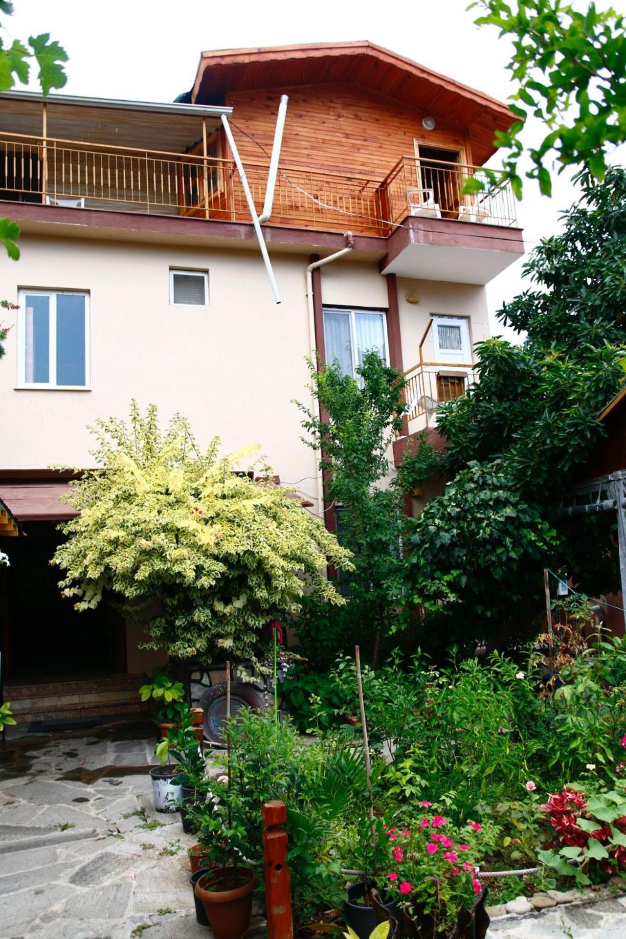 One-Bedroom House - Photo 4