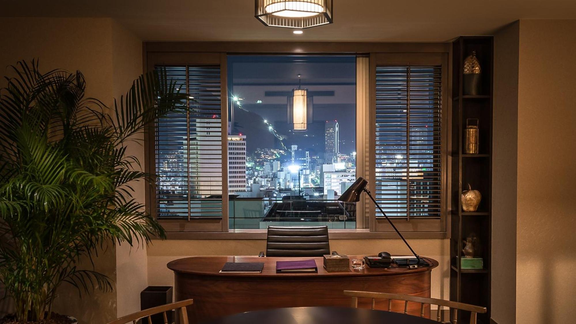 King Suite on Higher Floor with Complimentary Mini-bar - Photo 7