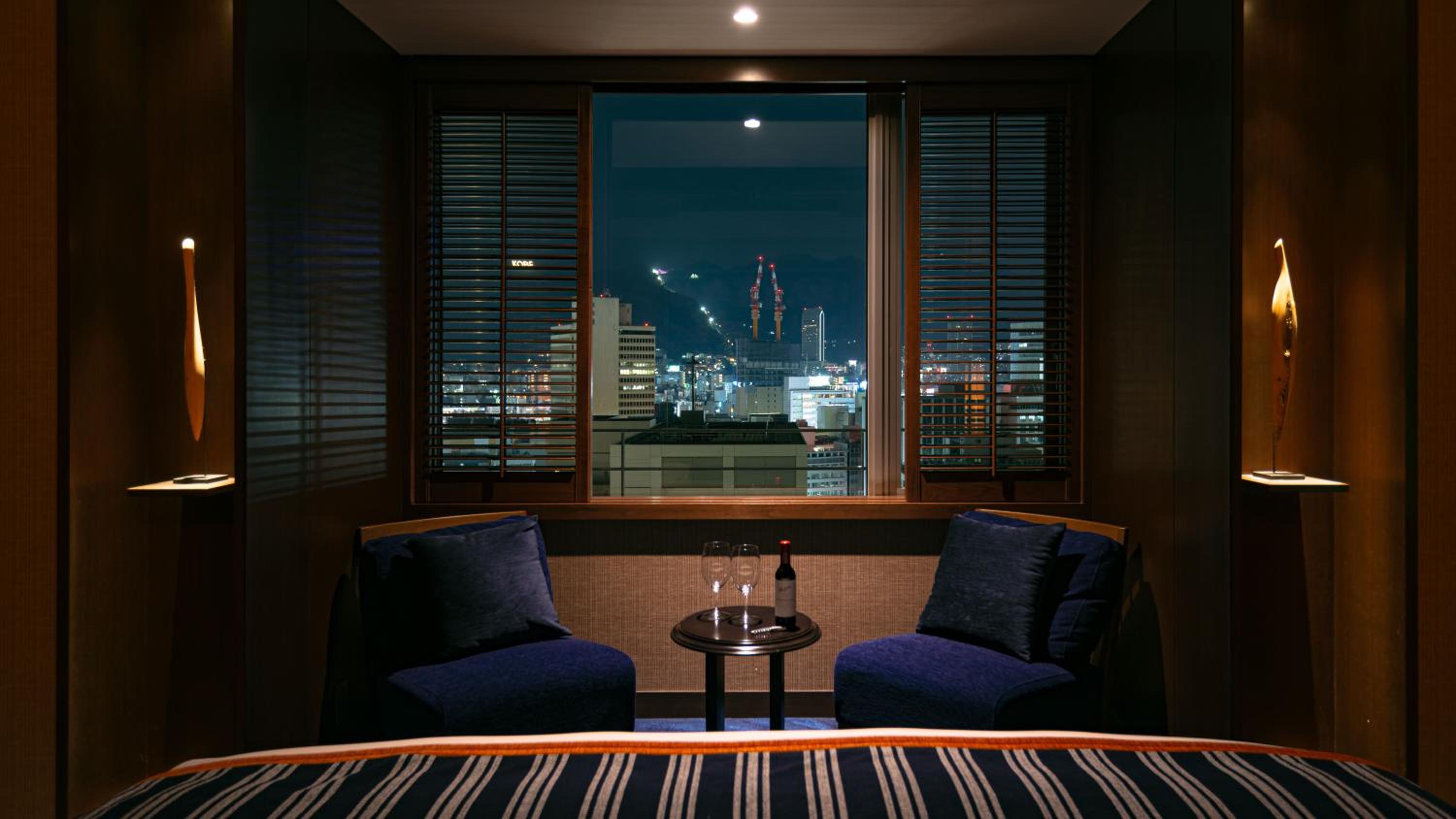 King Suite on Higher Floor with Complimentary Mini-bar - Photo 5