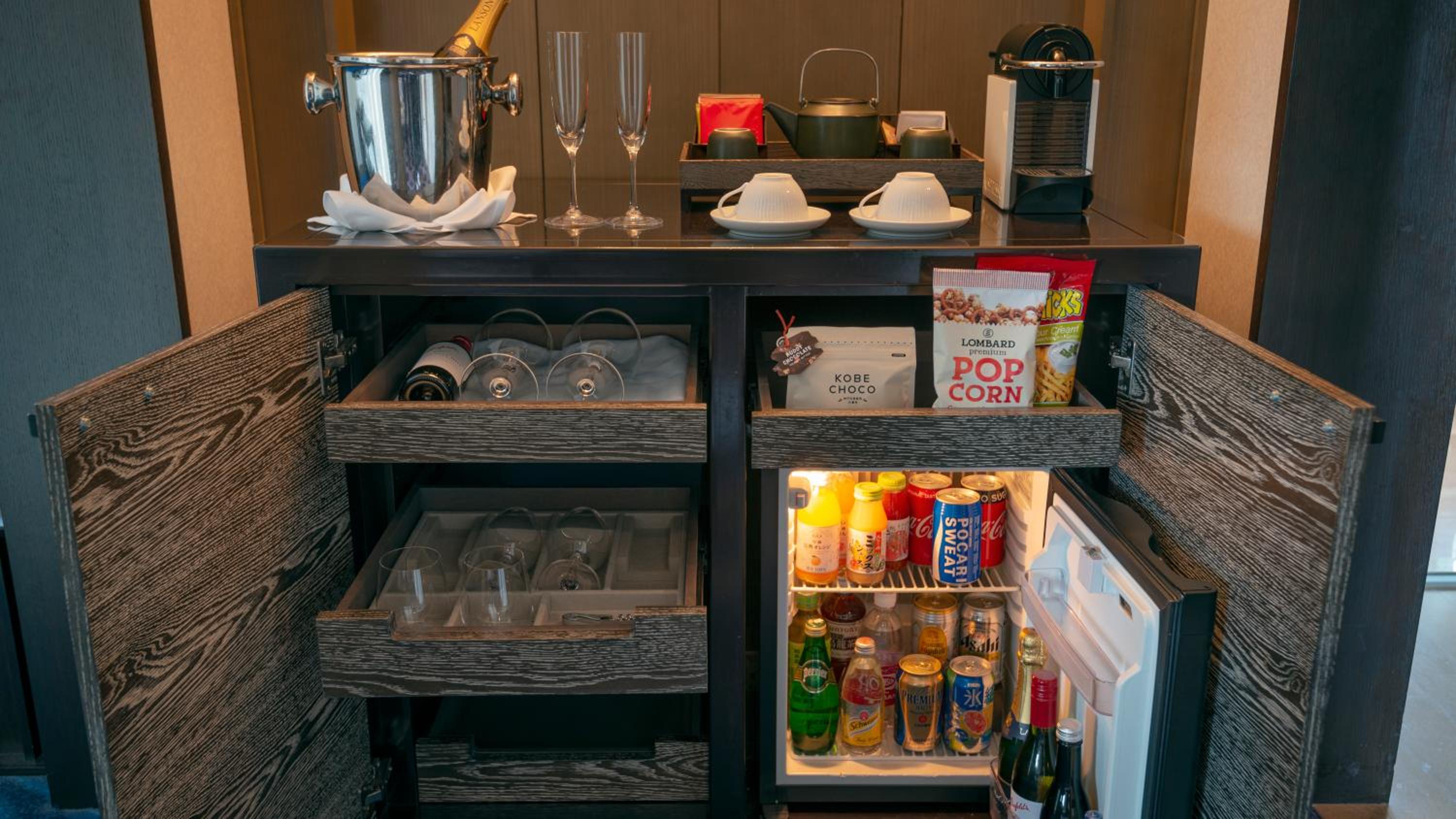 King Suite on Higher Floor with Complimentary Mini-bar - Photo 17