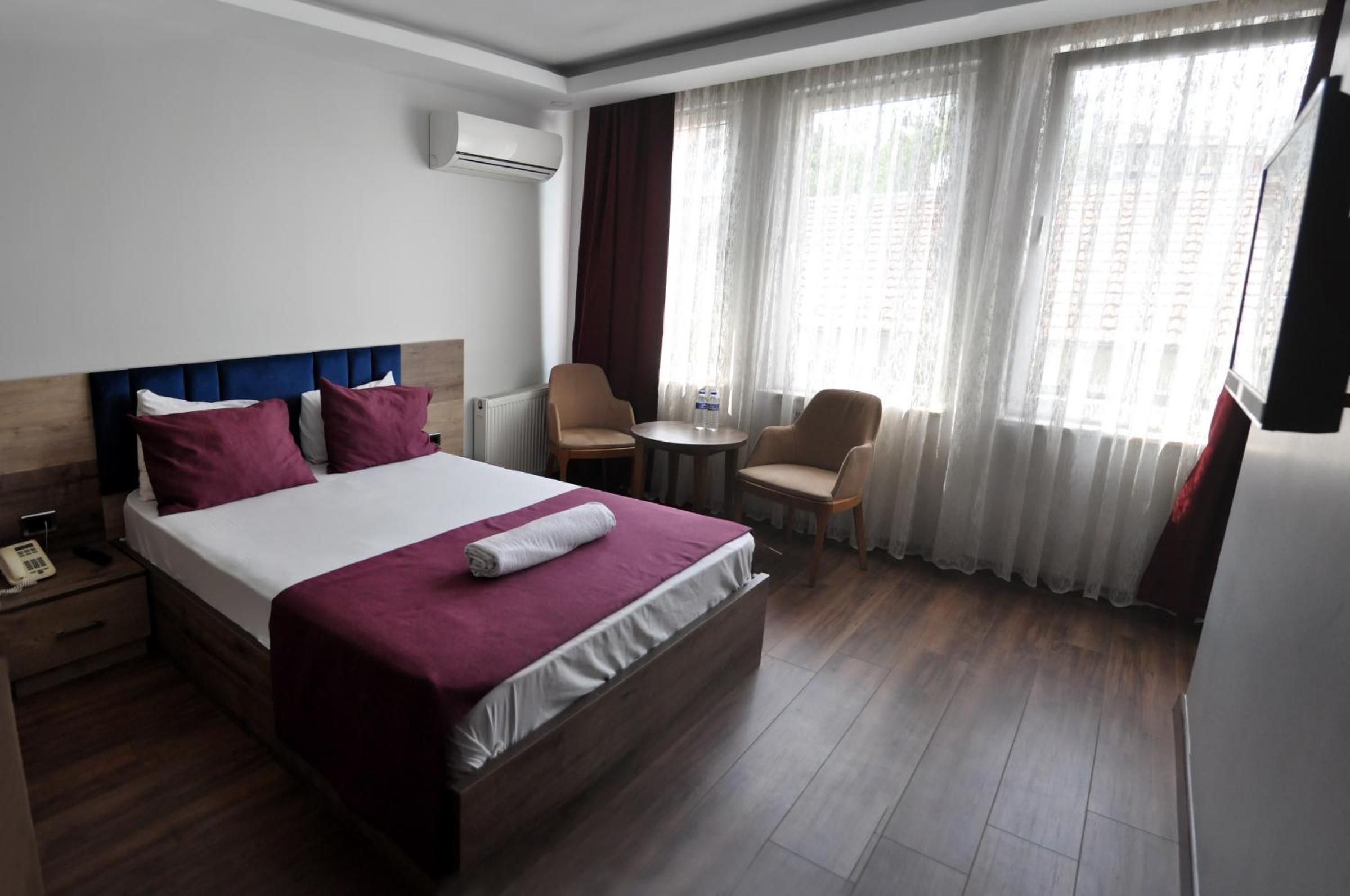 Large Double Room photo 1
