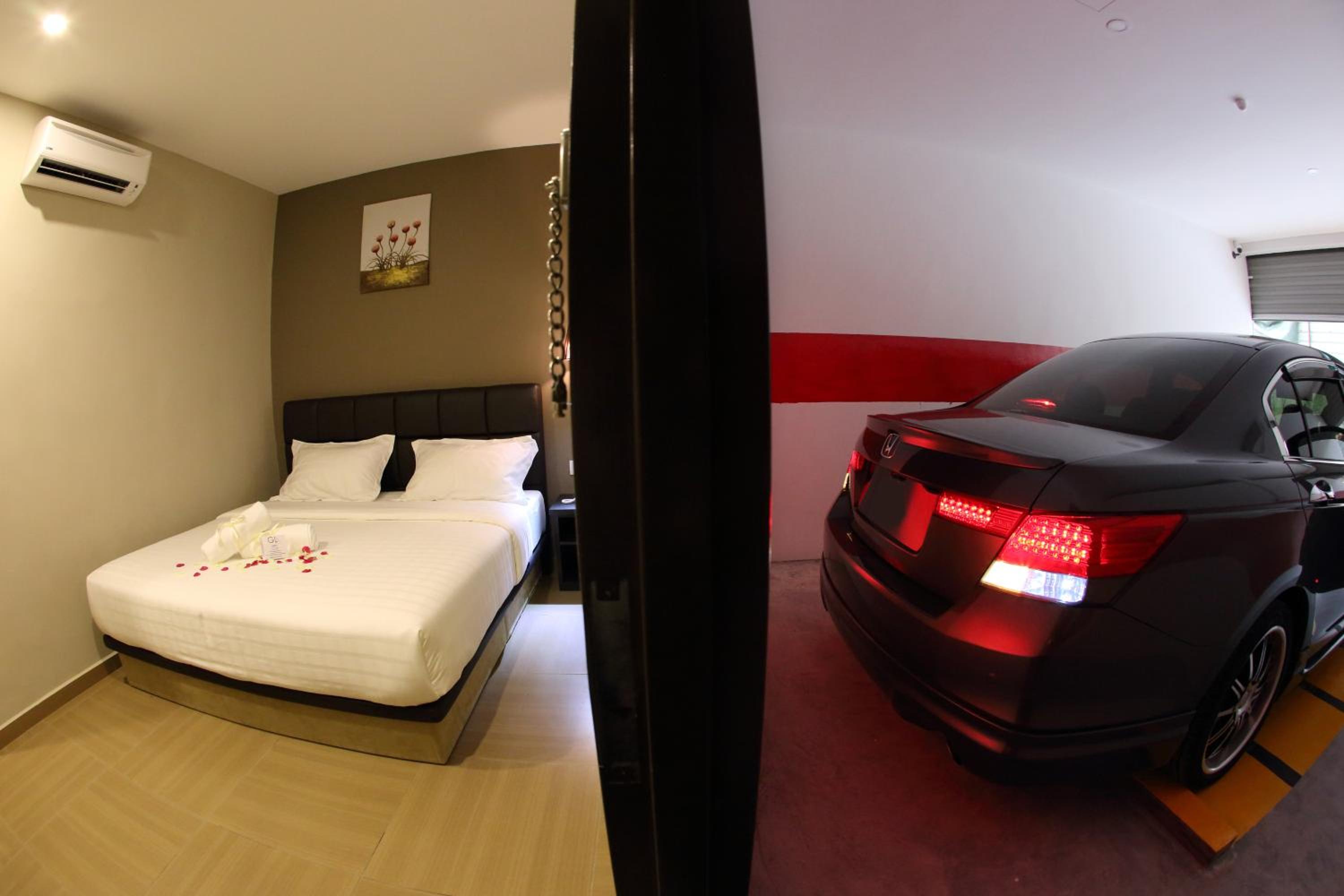 Deluxe Queen Room